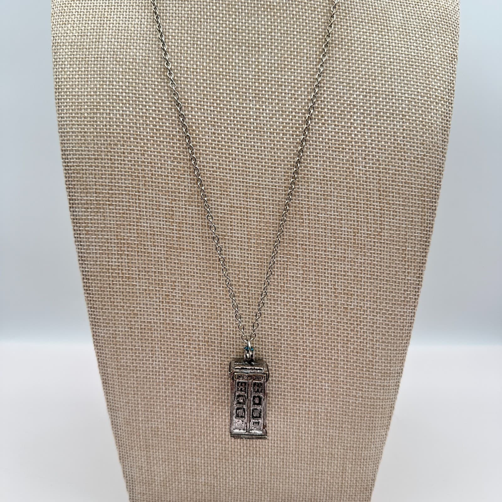 Vintage Y2K Doctor Who TARDIS Police Box Silver Tone Pendant Necklace Jewelry - Thumbnail 2