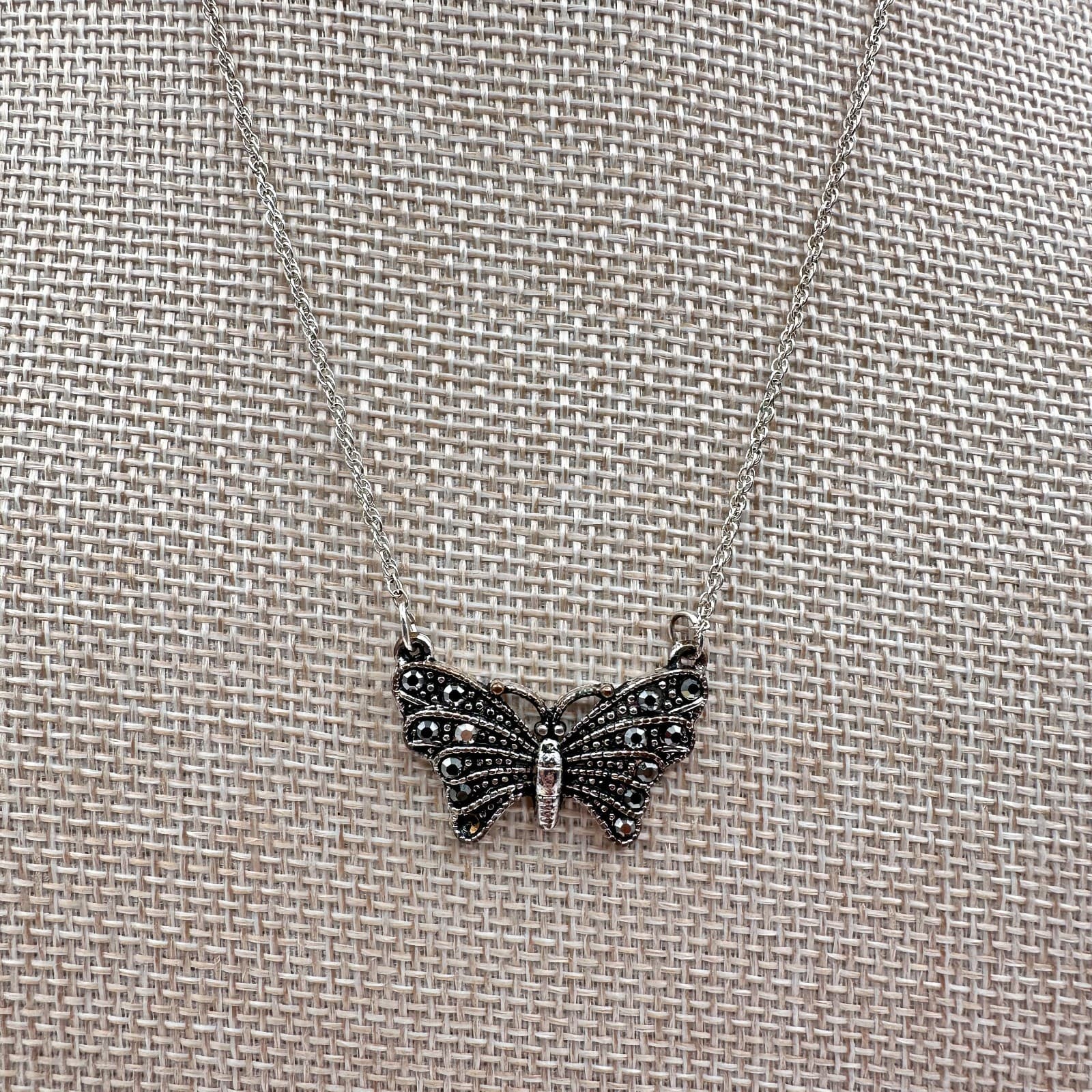 Vintage Y2K Silver Tone Butterfly Pendant Necklace Boho Women's Classic Jewelry - Thumbnail 4