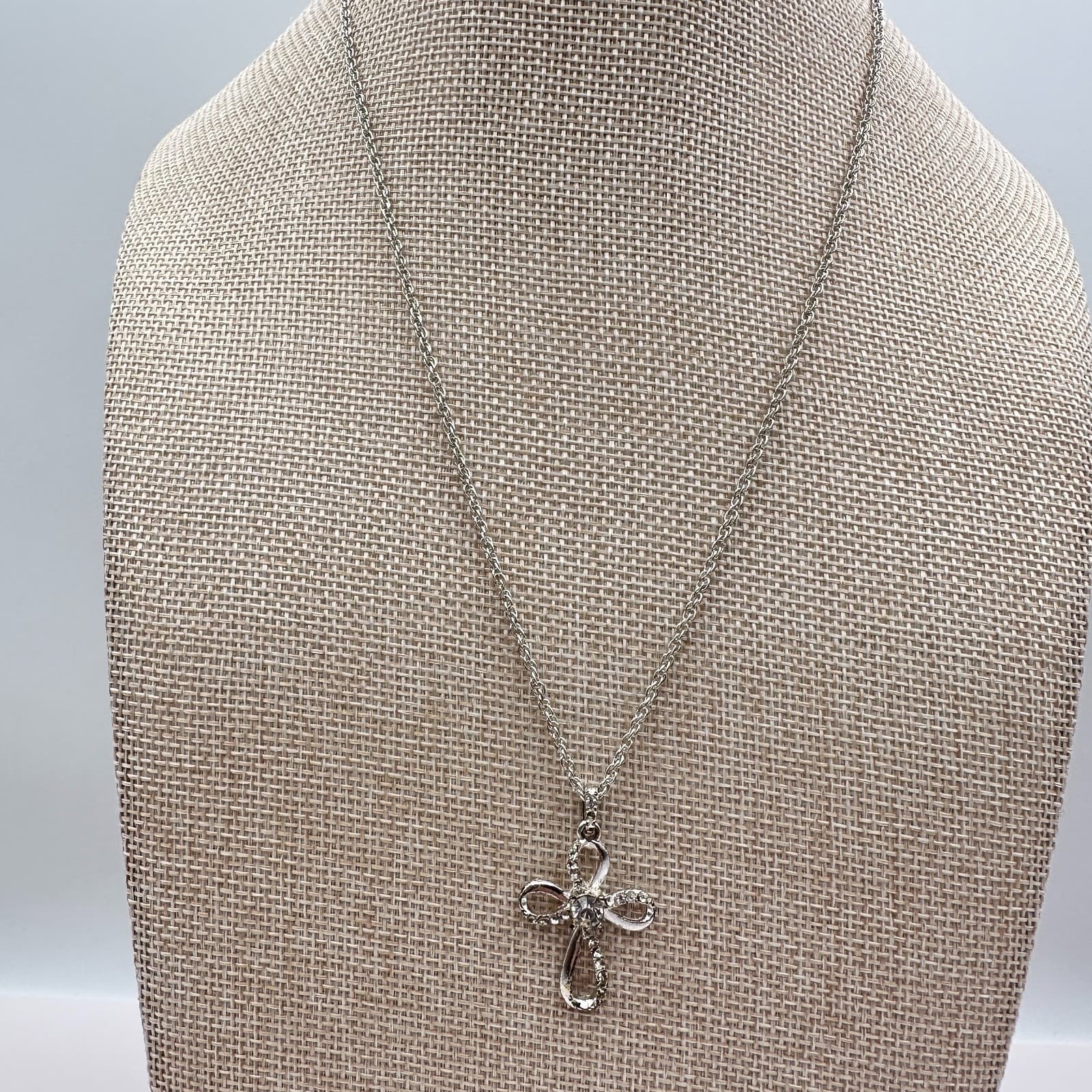 Vintage Y2K Silver Tone Rhinestone Infinity Loop Cross Pendant Necklace Jewelry - Thumbnail 7