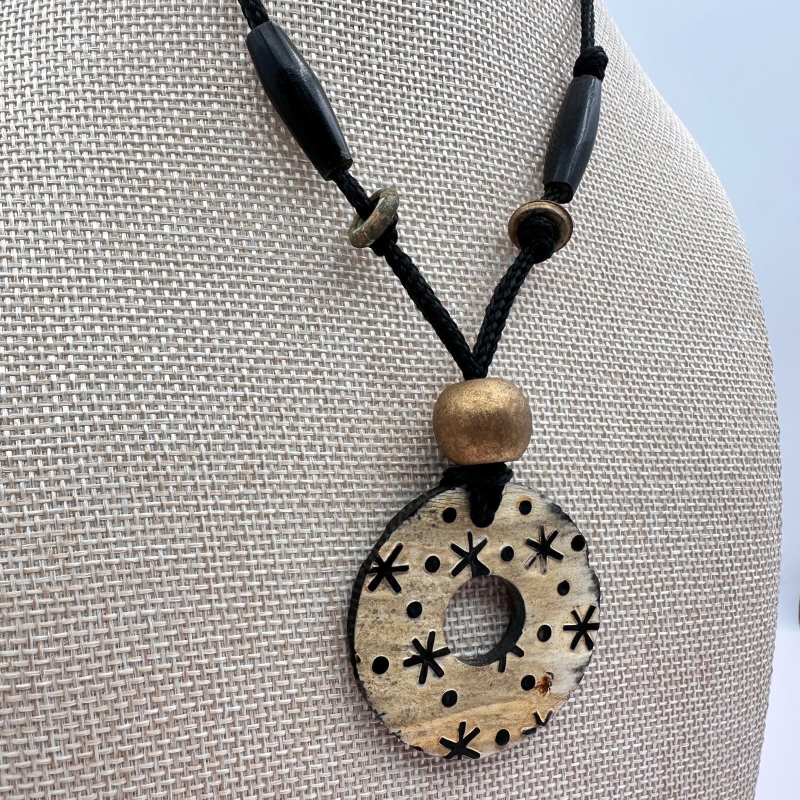 Vintage 90s Black Cord Carved Horn Disk Charm Pendant Necklace Women's Jewelry - Thumbnail 4