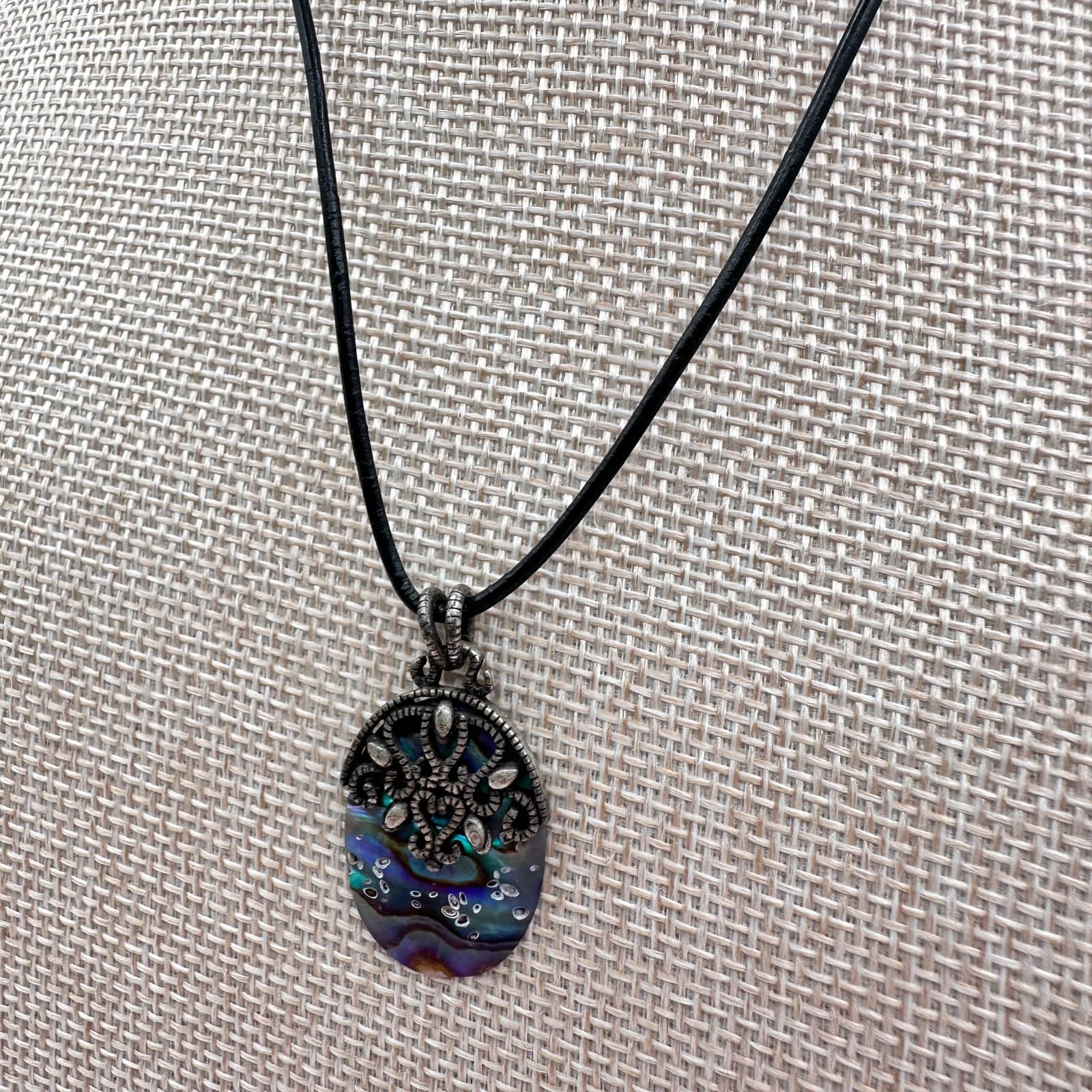 Vintage 80s Abalone Shell Pendant Necklace Silver Tone Filigree Boho Statement - Thumbnail 5