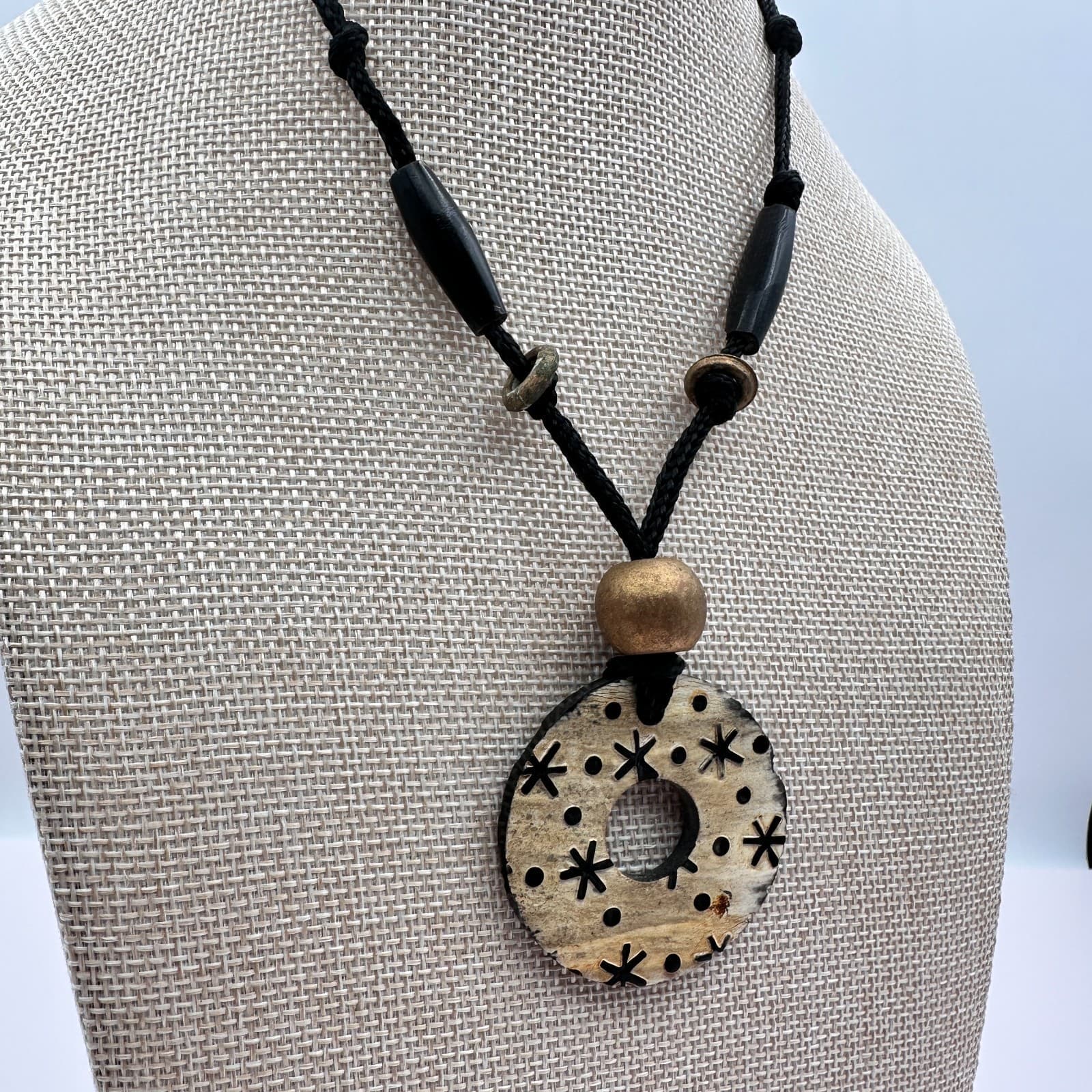 Vintage 90s Black Cord Carved Horn Disk Charm Pendant Necklace Women's Jewelry - Thumbnail 5