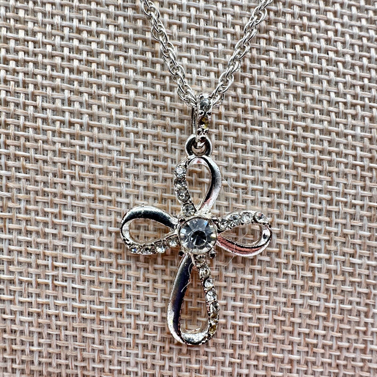 Vintage Y2K Silver Tone Rhinestone Infinity Loop Cross Pendant Necklace Jewelry