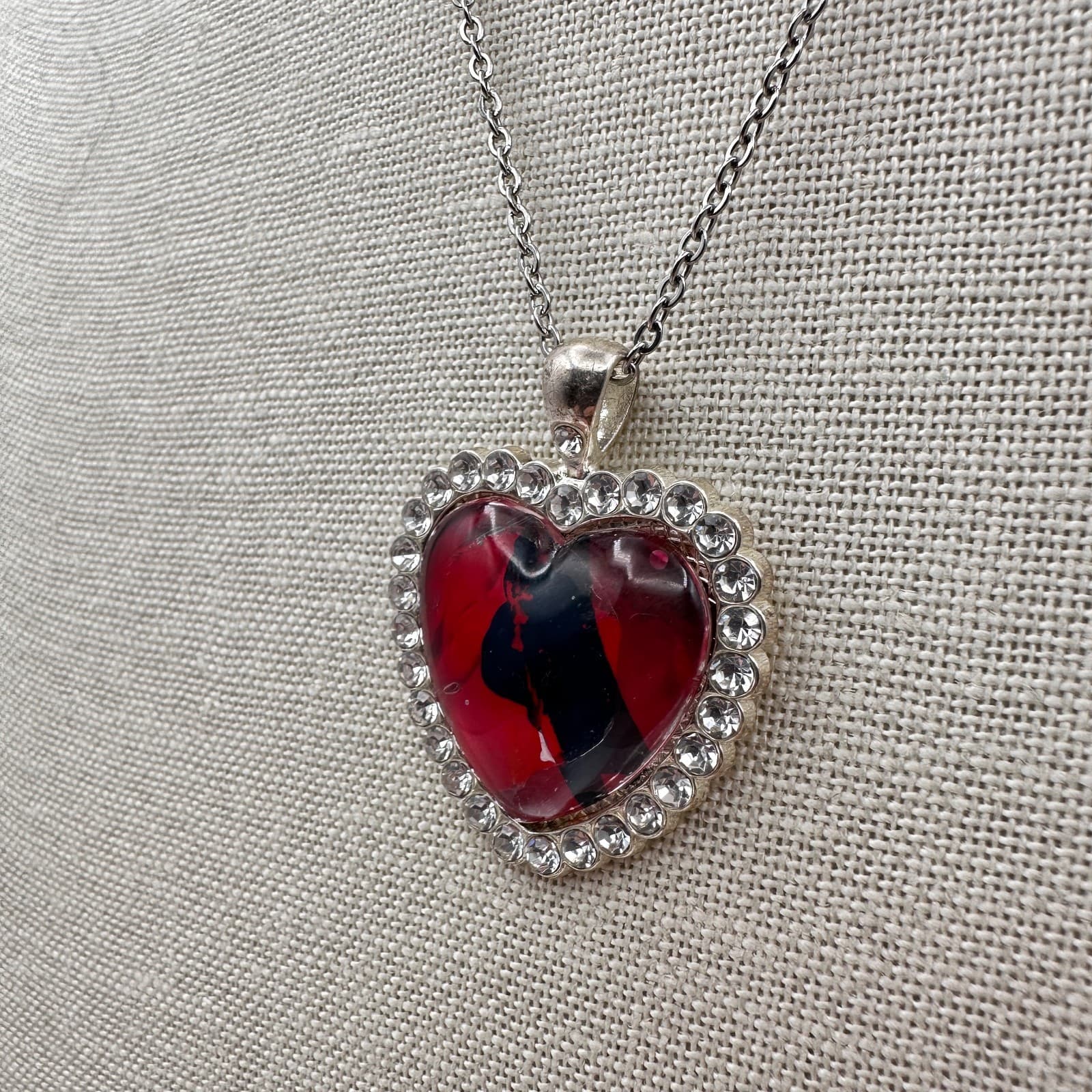 Vintage 90s Silver Tone Red Rhinestone Heart Pendant Necklace Women's Jewelry - Thumbnail 7