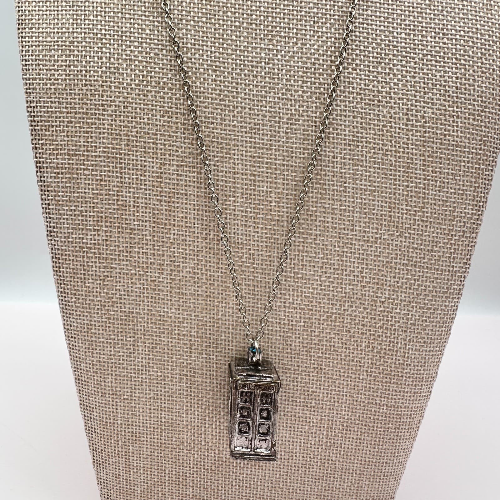 Vintage Y2K Doctor Who TARDIS Police Box Silver Tone Pendant Necklace Jewelry - Thumbnail 6