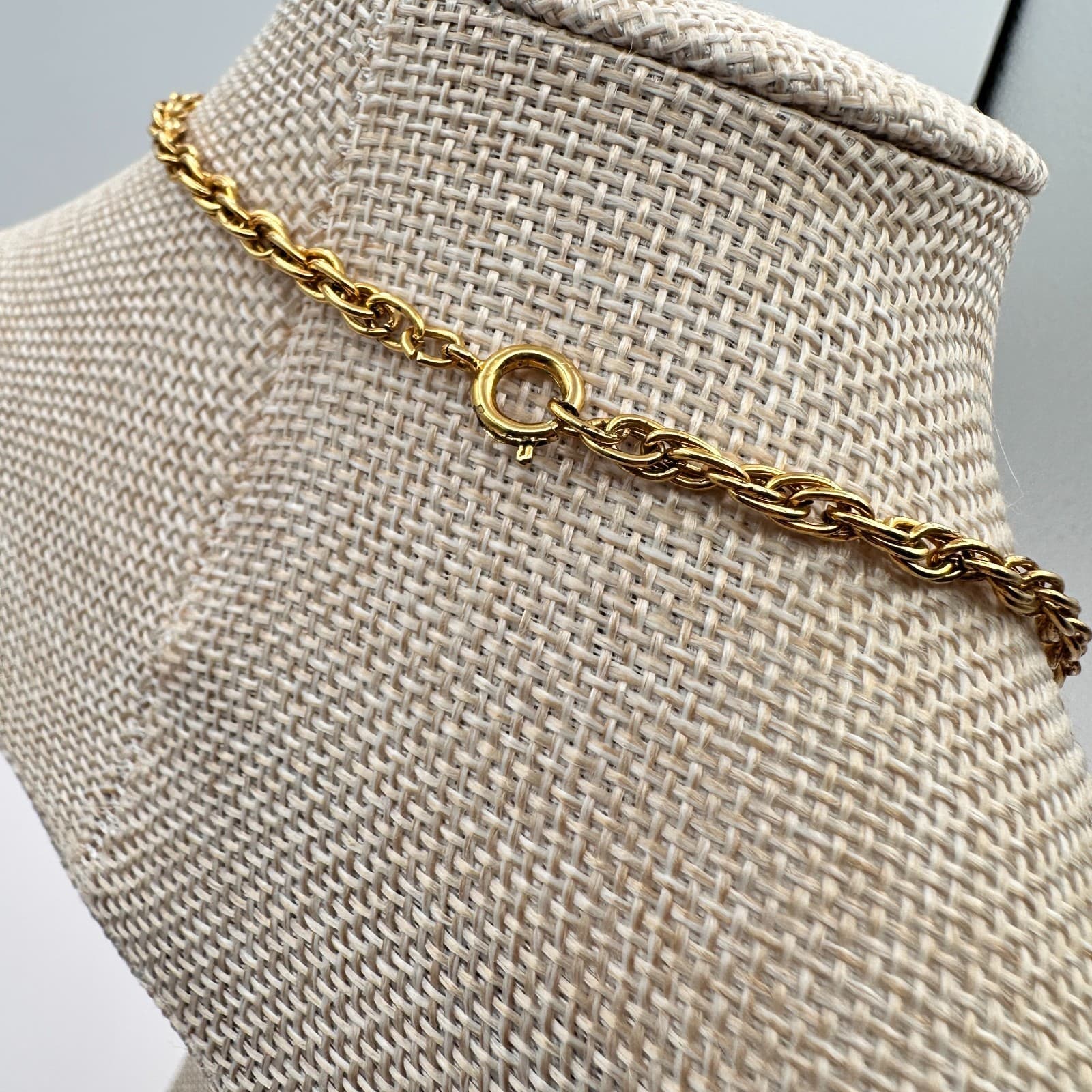Vintage 80s Gold Tone Filigree Shield Sunburst Pendant Necklace Women's Jewelry - Thumbnail 6