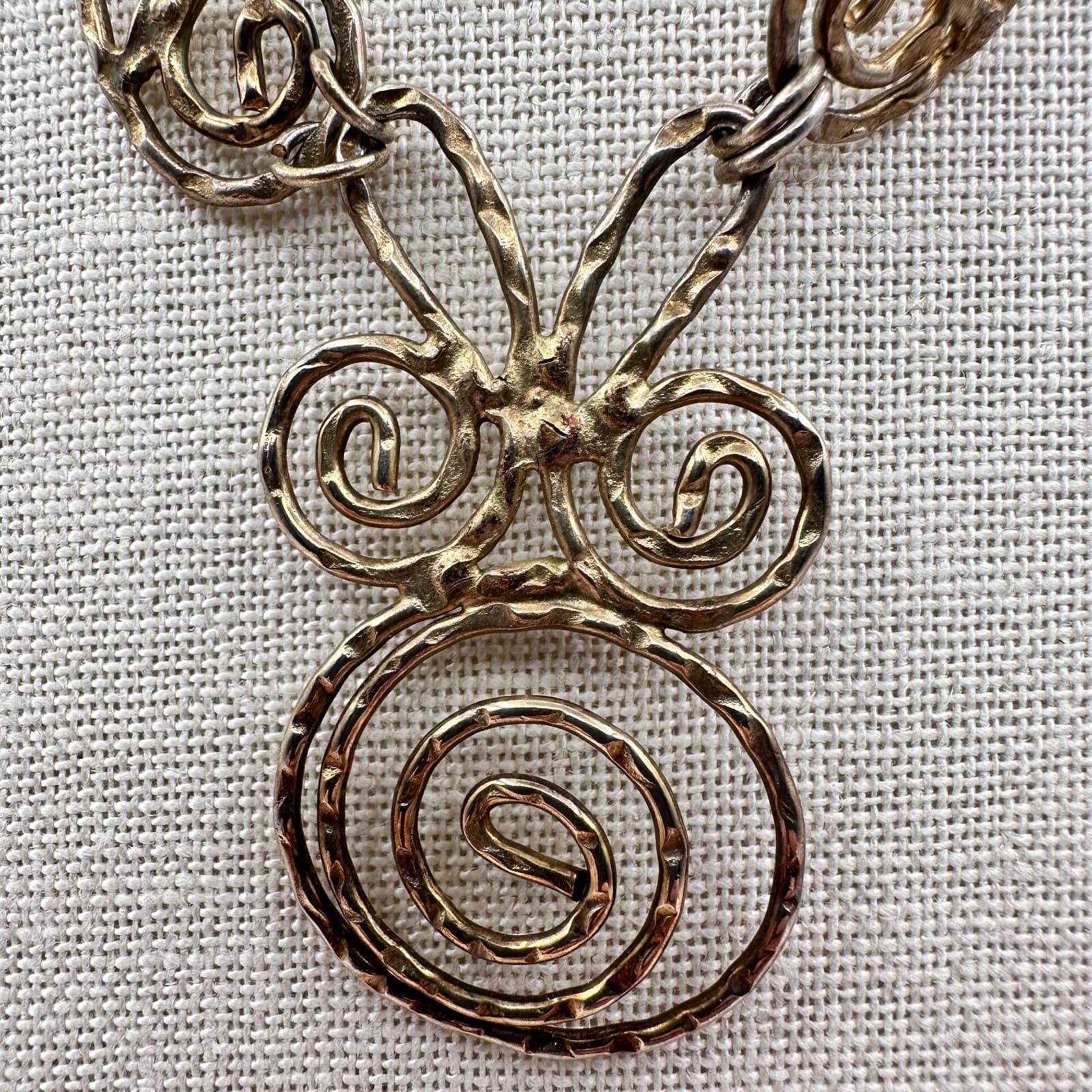 Vintage 80s Gold Tone Swirl Hammered Spiral Pendant Necklace Women's Jewelry - Thumbnail 8