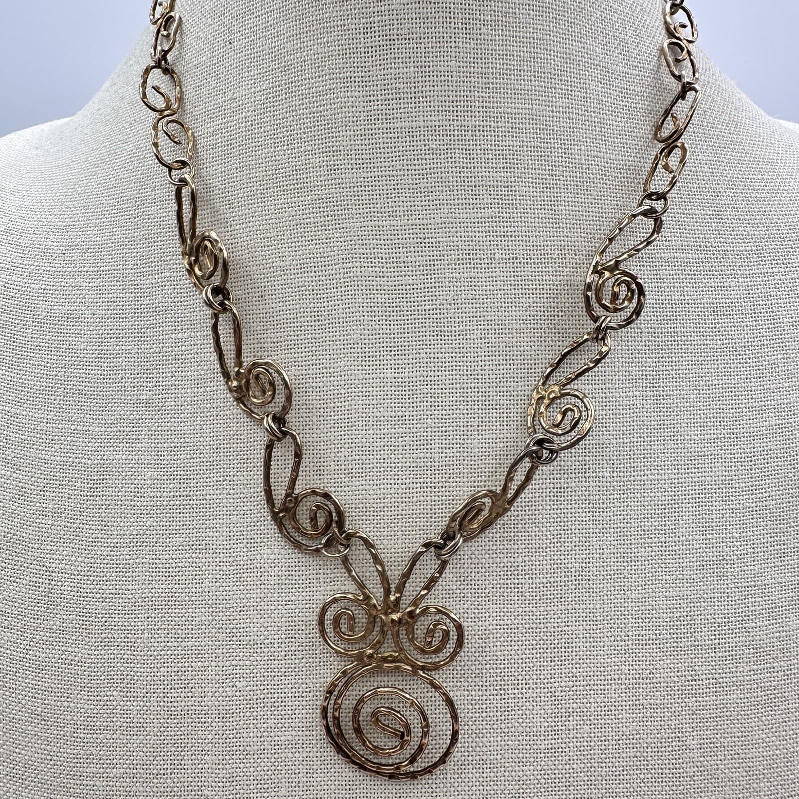 Vintage 80s Gold Tone Swirl Hammered Spiral Pendant Necklace Women's Jewelry - Thumbnail 7