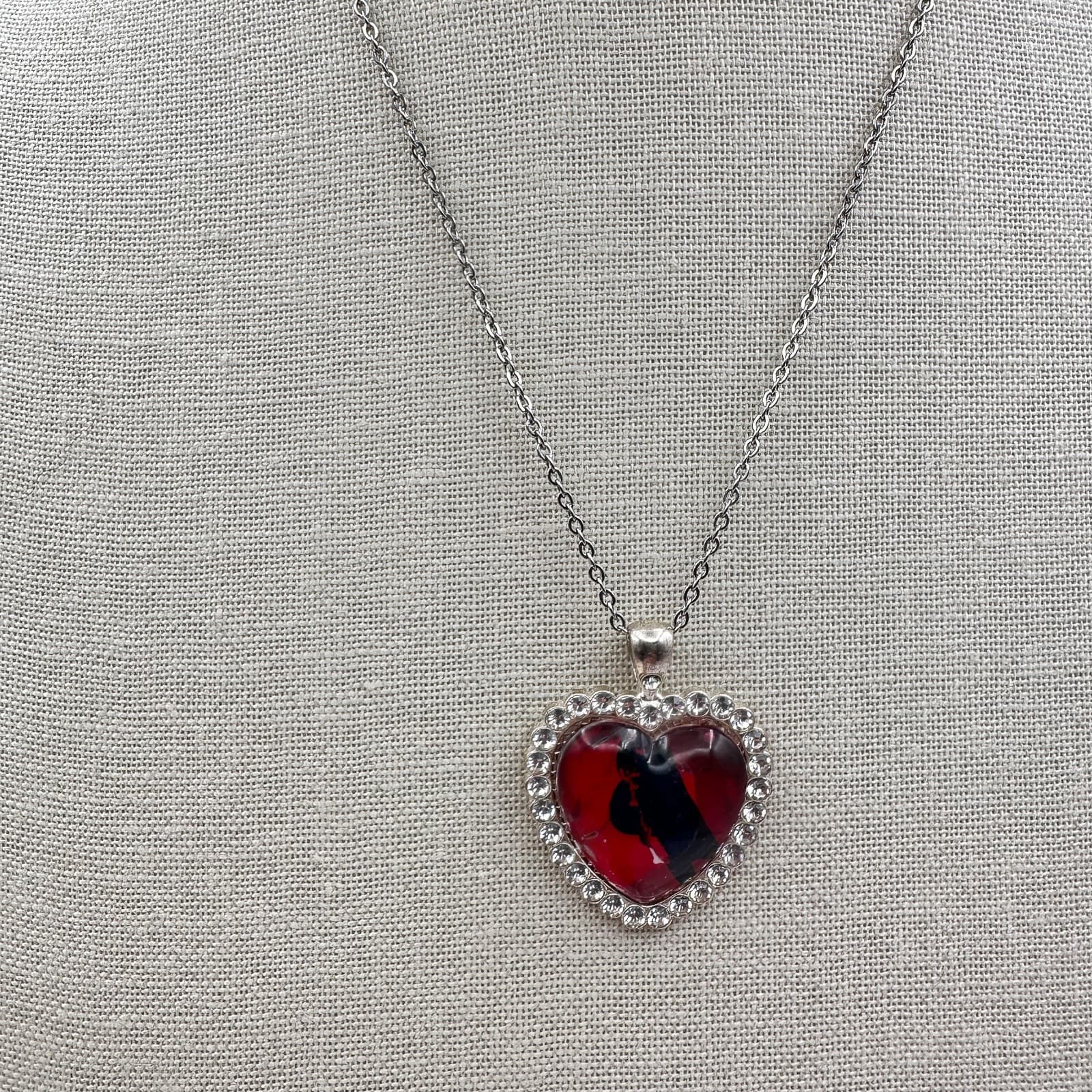 Vintage 90s Silver Tone Red Rhinestone Heart Pendant Necklace Women's Jewelry - Thumbnail 5