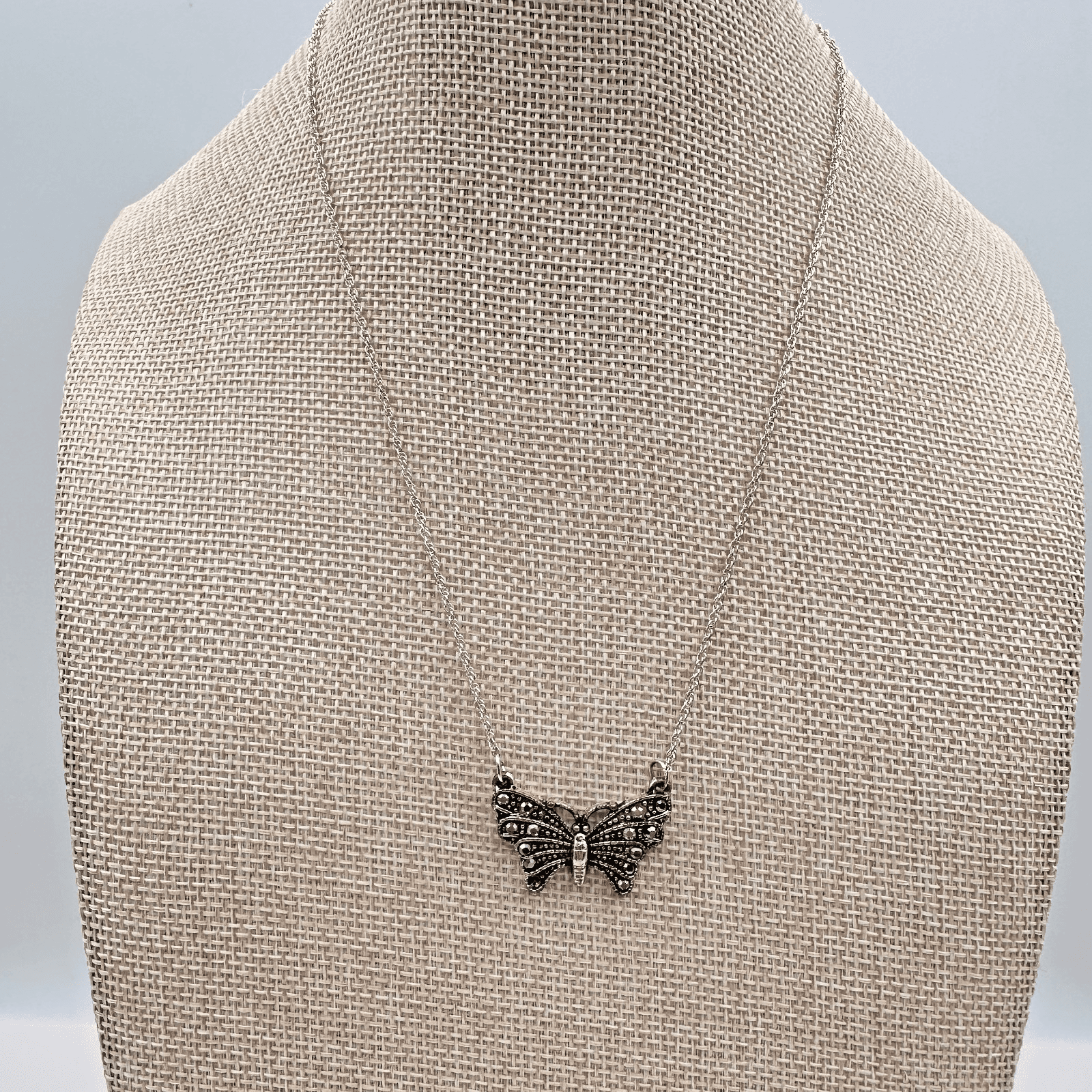 Vintage Y2K Silver Tone Butterfly Pendant Necklace Boho Women's Classic Jewelry - Thumbnail 2