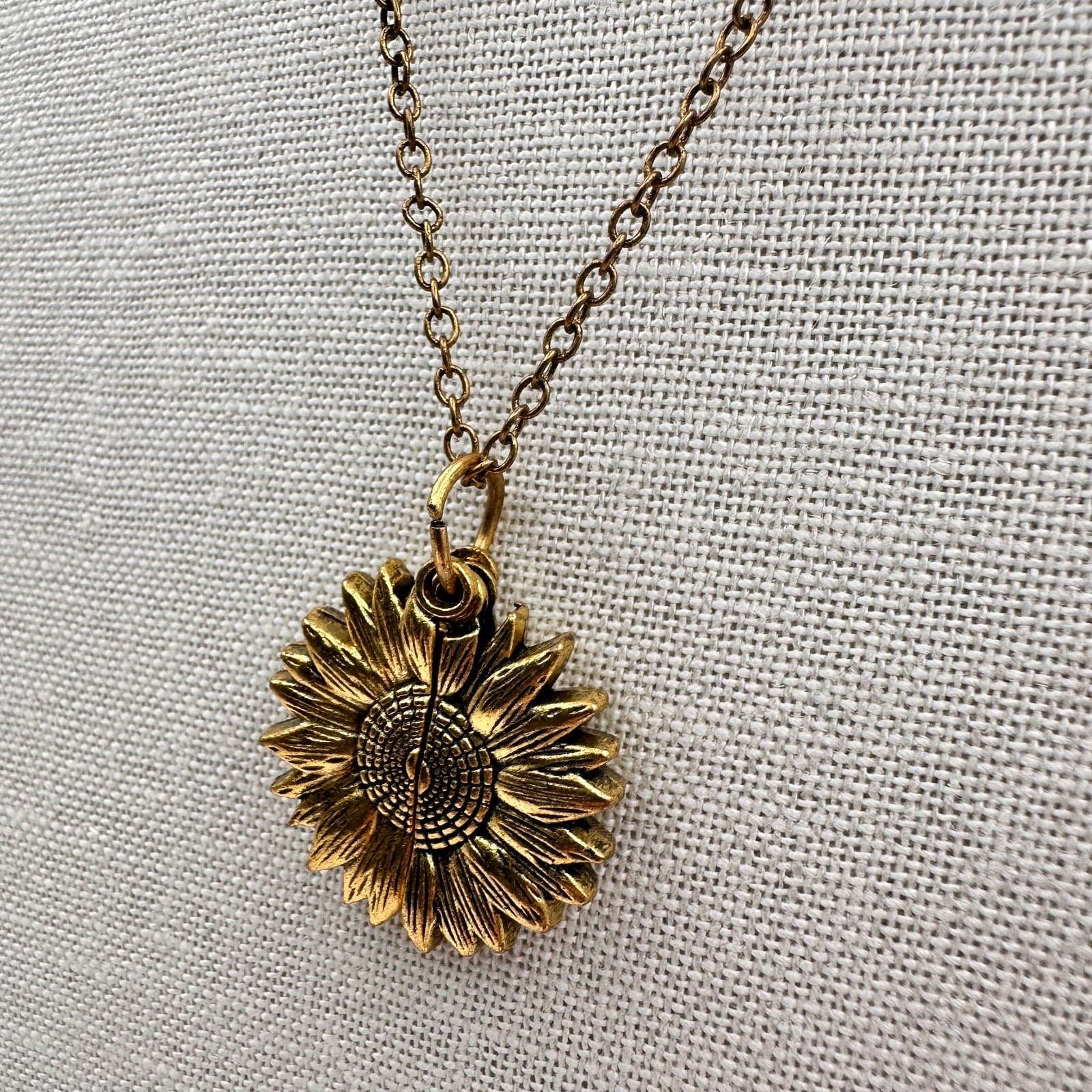 Vintage 90s Gold Tone You Are My Sunshine Sunflower Pendant Necklace Jewelry - Thumbnail 6