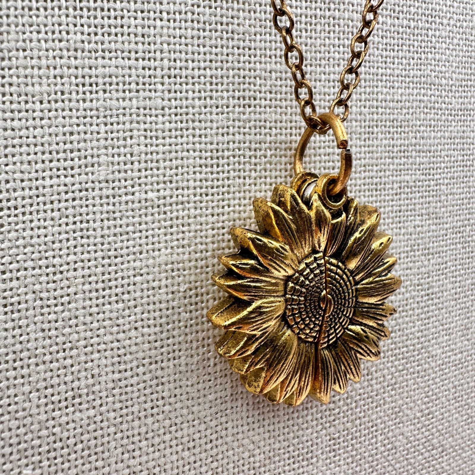 Vintage 90s Gold Tone You Are My Sunshine Sunflower Pendant Necklace Jewelry - Thumbnail 5