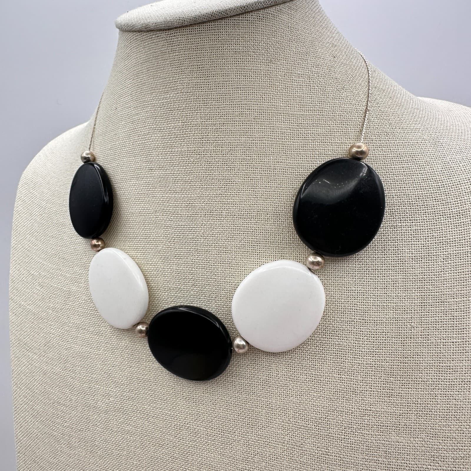 Vintage Y2K Black White Oval Beaded Necklace Silver Tone Statement Jewelry - Thumbnail 6