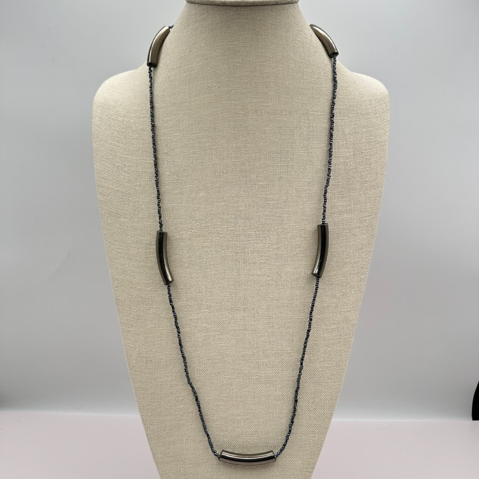 Vintage Y2K Silver-Tone Curved Tube Beaded Necklace Women's Classic Jewelry - Thumbnail 2