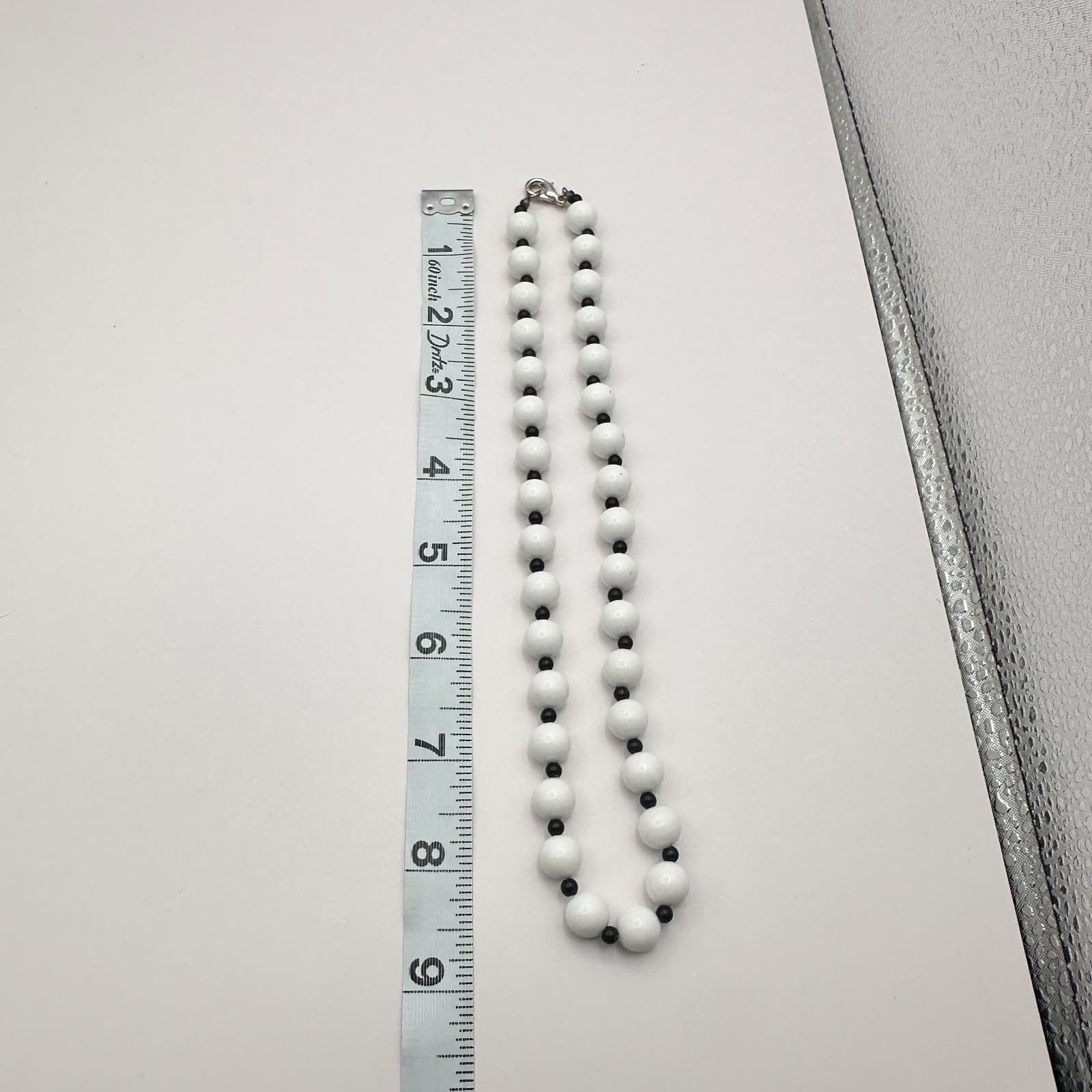 Vintage Y2K Round White Black Beaded Necklace Minimalist Women's Classic Jewelry - Thumbnail 8