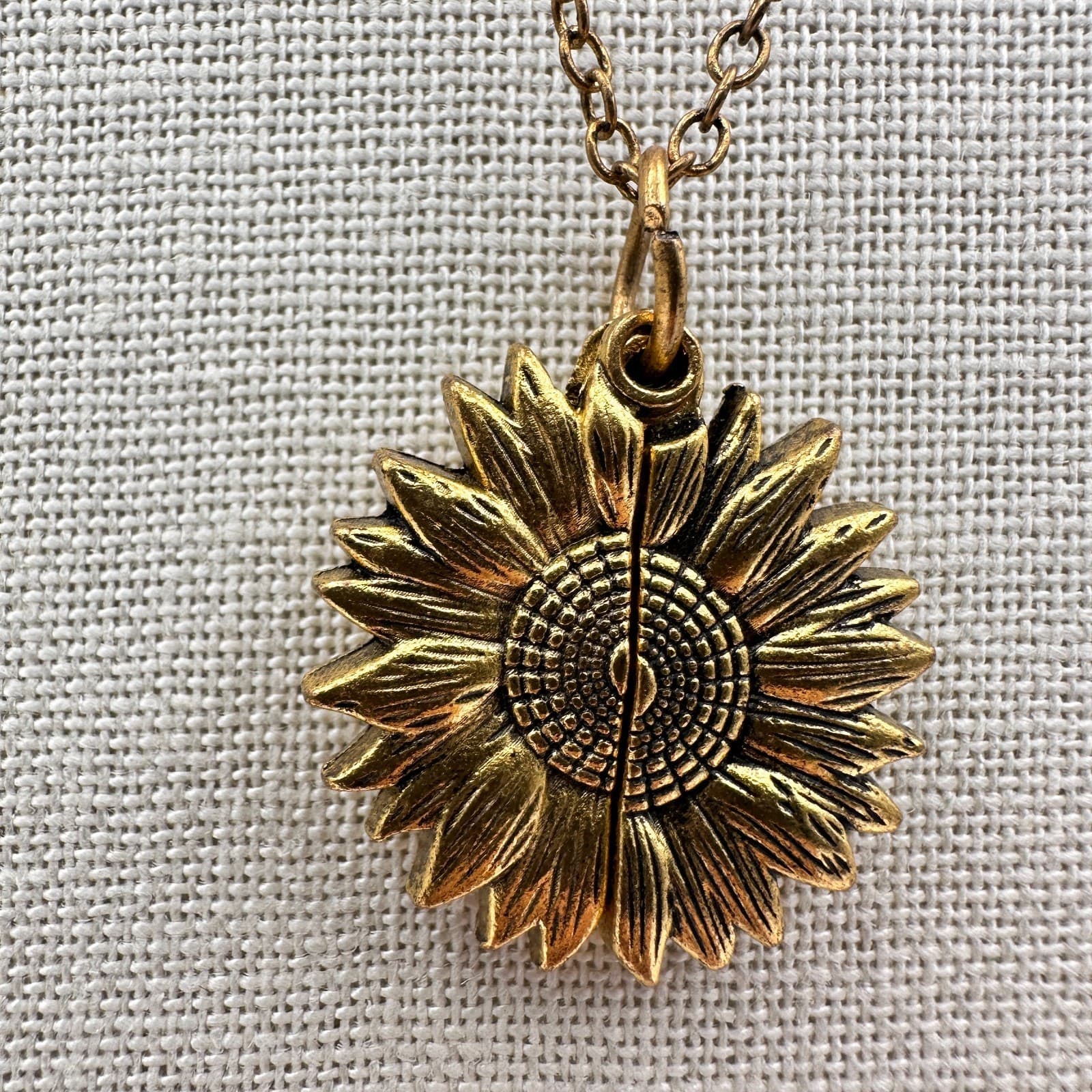 Vintage 90s Gold Tone You Are My Sunshine Sunflower Pendant Necklace Jewelry - Thumbnail 4