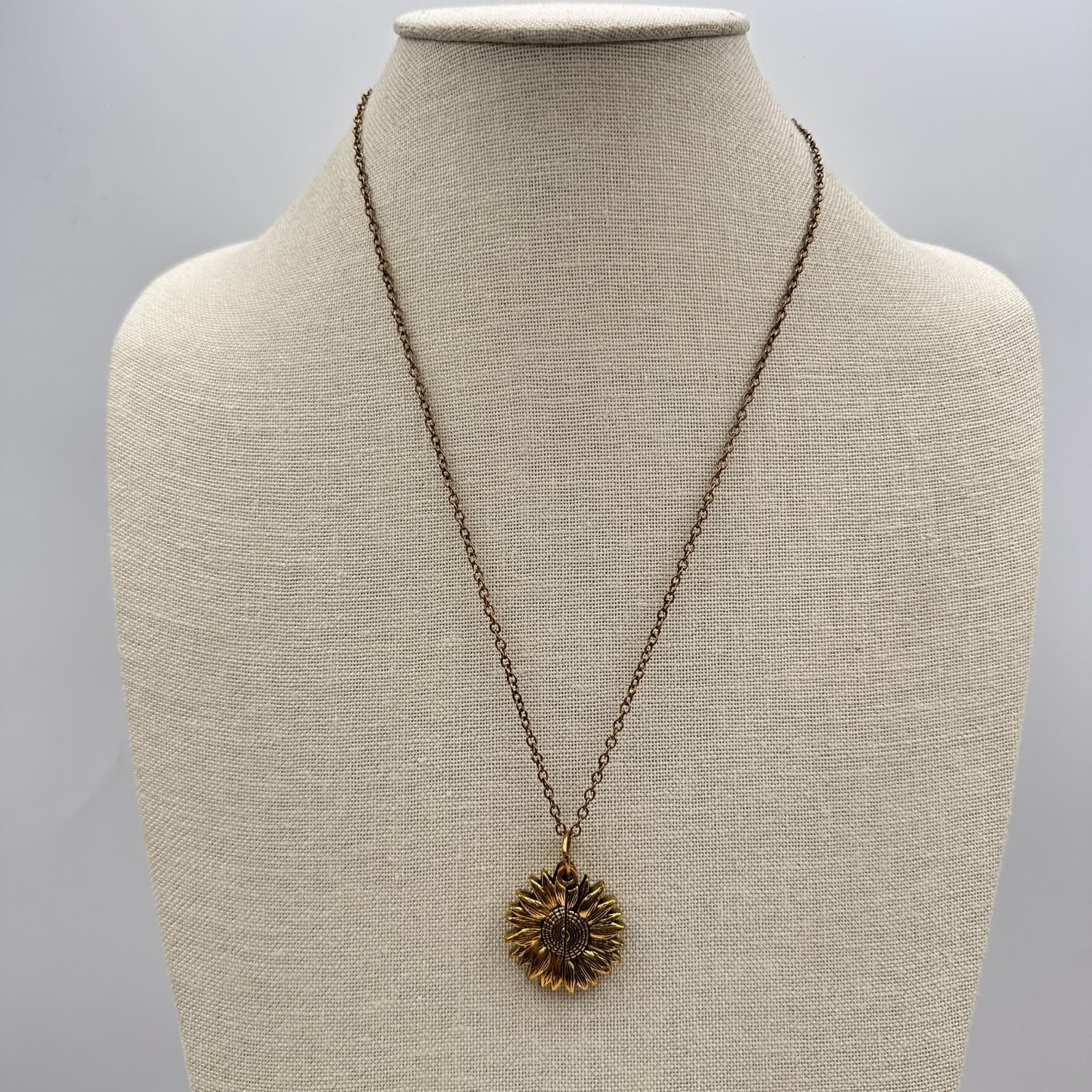 Vintage 90s Gold Tone You Are My Sunshine Sunflower Pendant Necklace Jewelry - Thumbnail 2