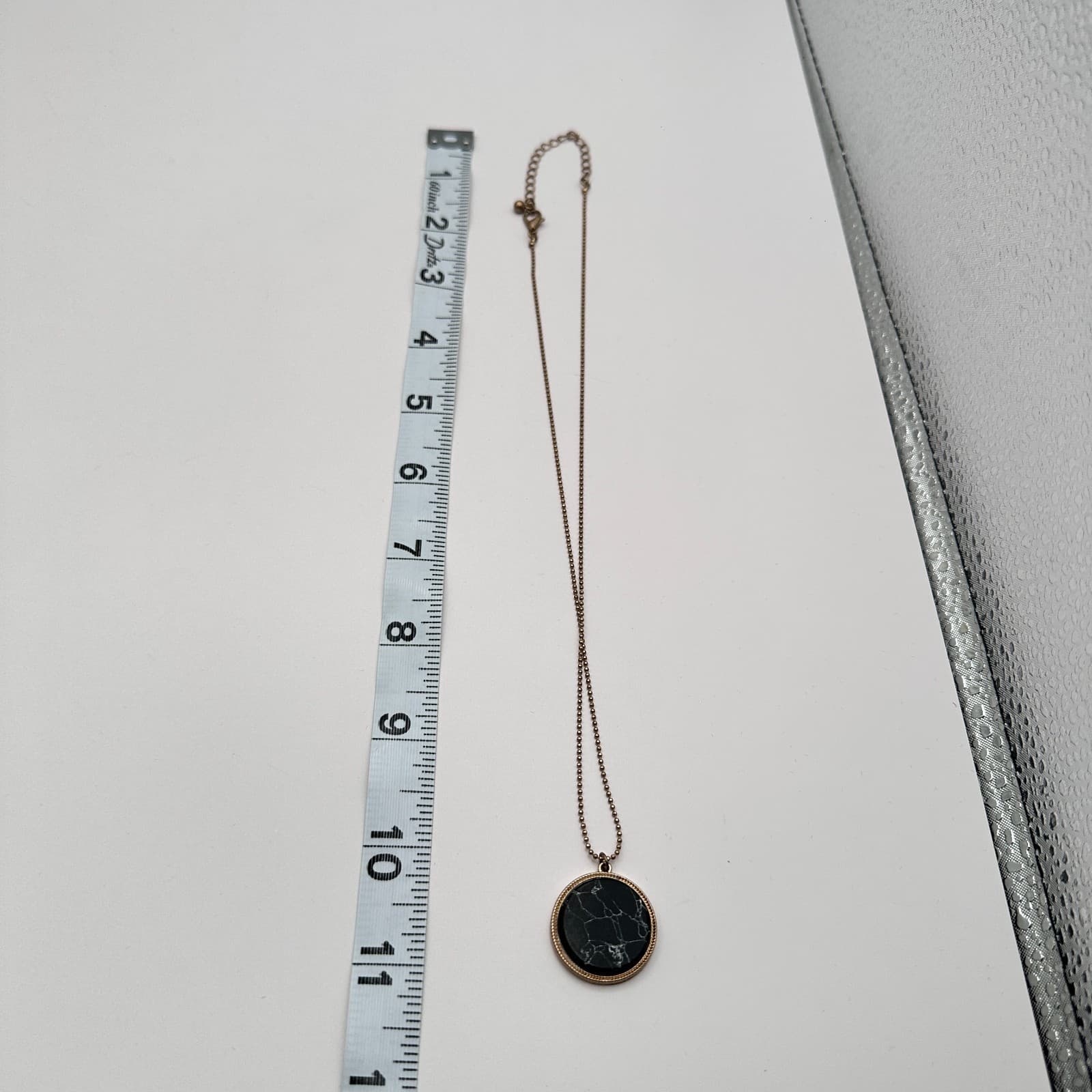 Vintage 90s Rose Gold Tone Black Marbled Faux Stone Pendant Necklace Jewelry - Thumbnail 6