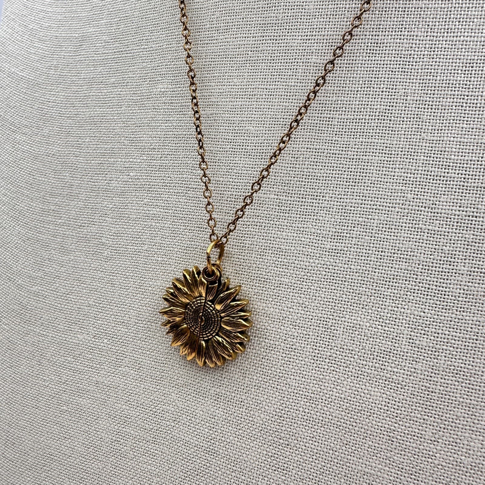 Vintage 90s Gold Tone You Are My Sunshine Sunflower Pendant Necklace Jewelry - Thumbnail 7