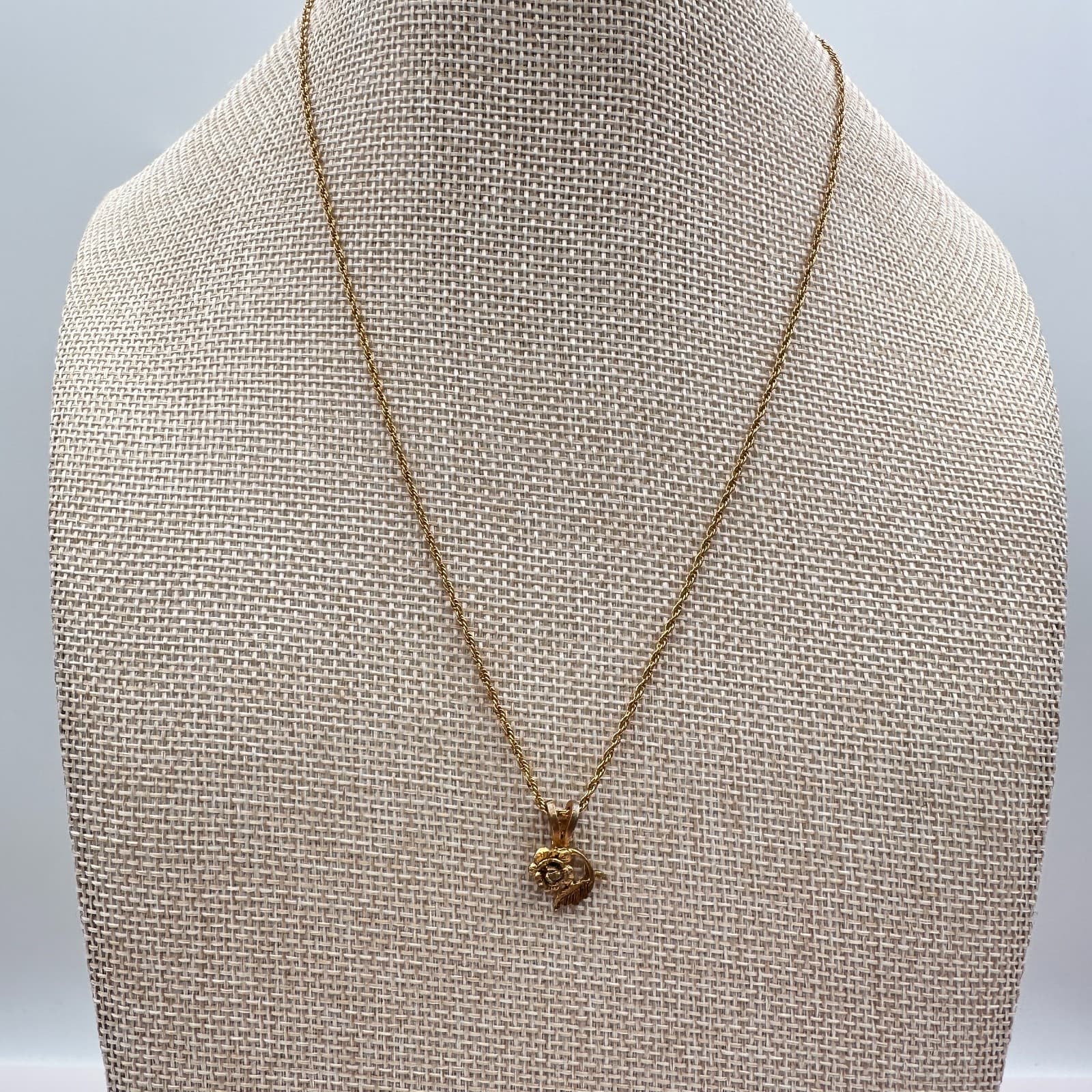 Vintage 90s Gold Tone Rope Chain Rose Pendant Necklace Women's Classic Jewelry - Thumbnail 6