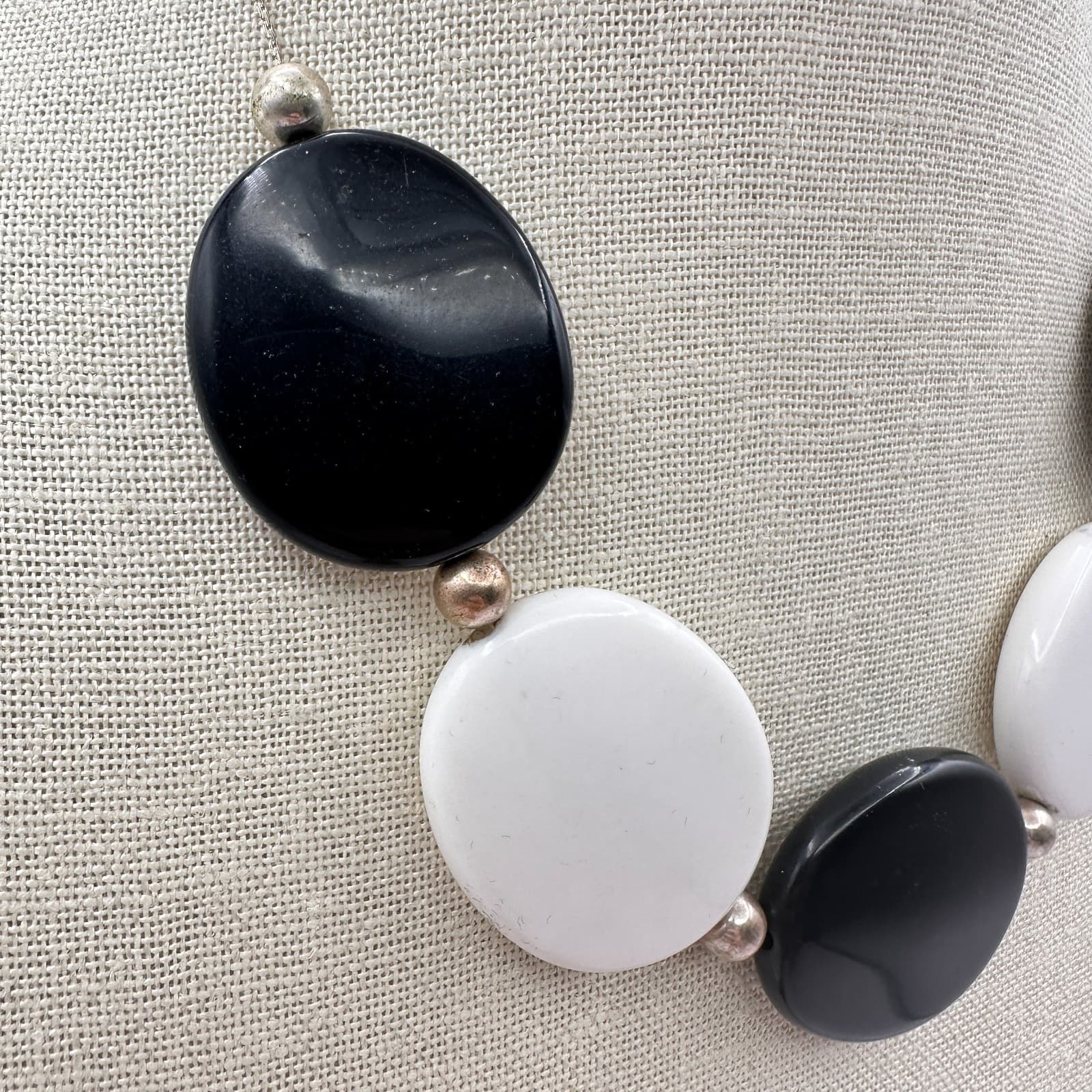 Vintage Y2K Black White Oval Beaded Necklace Silver Tone Statement Jewelry - Thumbnail 4