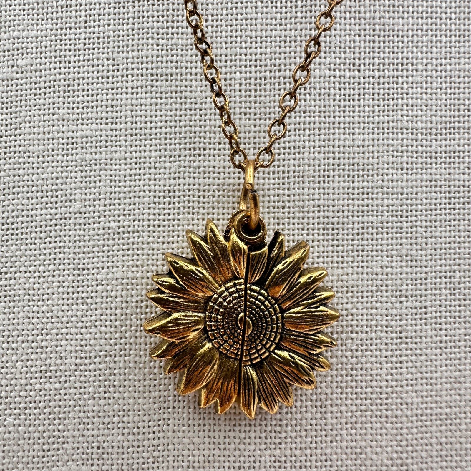 Vintage 90s Gold Tone You Are My Sunshine Sunflower Pendant Necklace Jewelry - Thumbnail 3