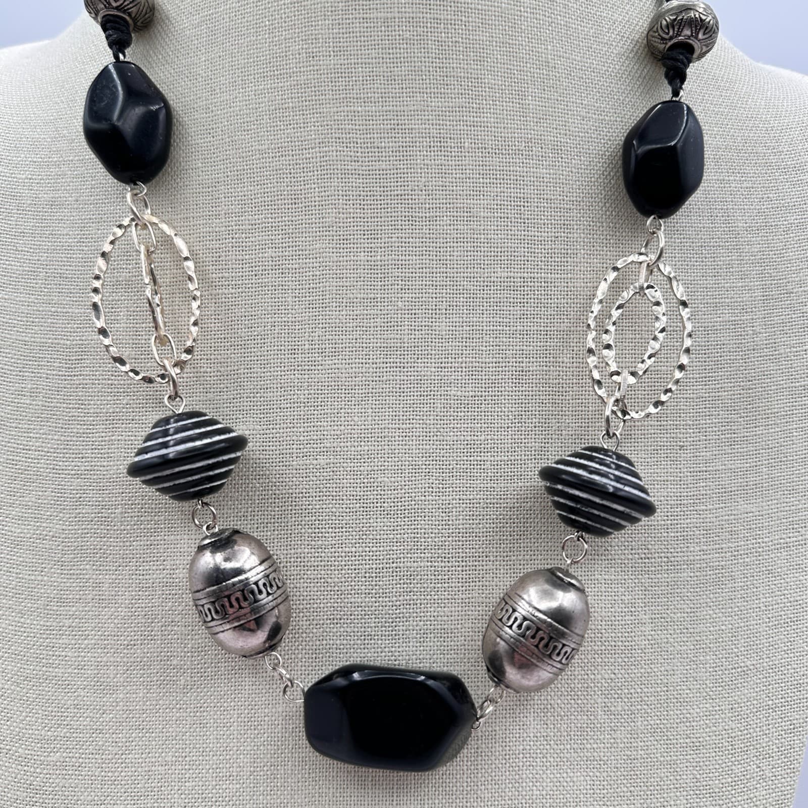 Vintage 90s Silver Tone Textured Black Beaded Necklace Statement Chunky Jewelry - Thumbnail 2