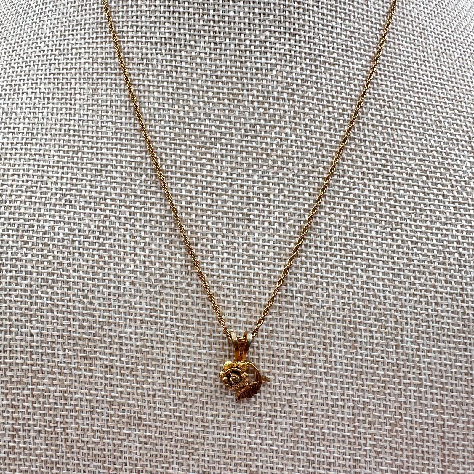 Vintage 90s Gold Tone Rope Chain Rose Pendant Necklace Women's Classic Jewelry - Thumbnail 5
