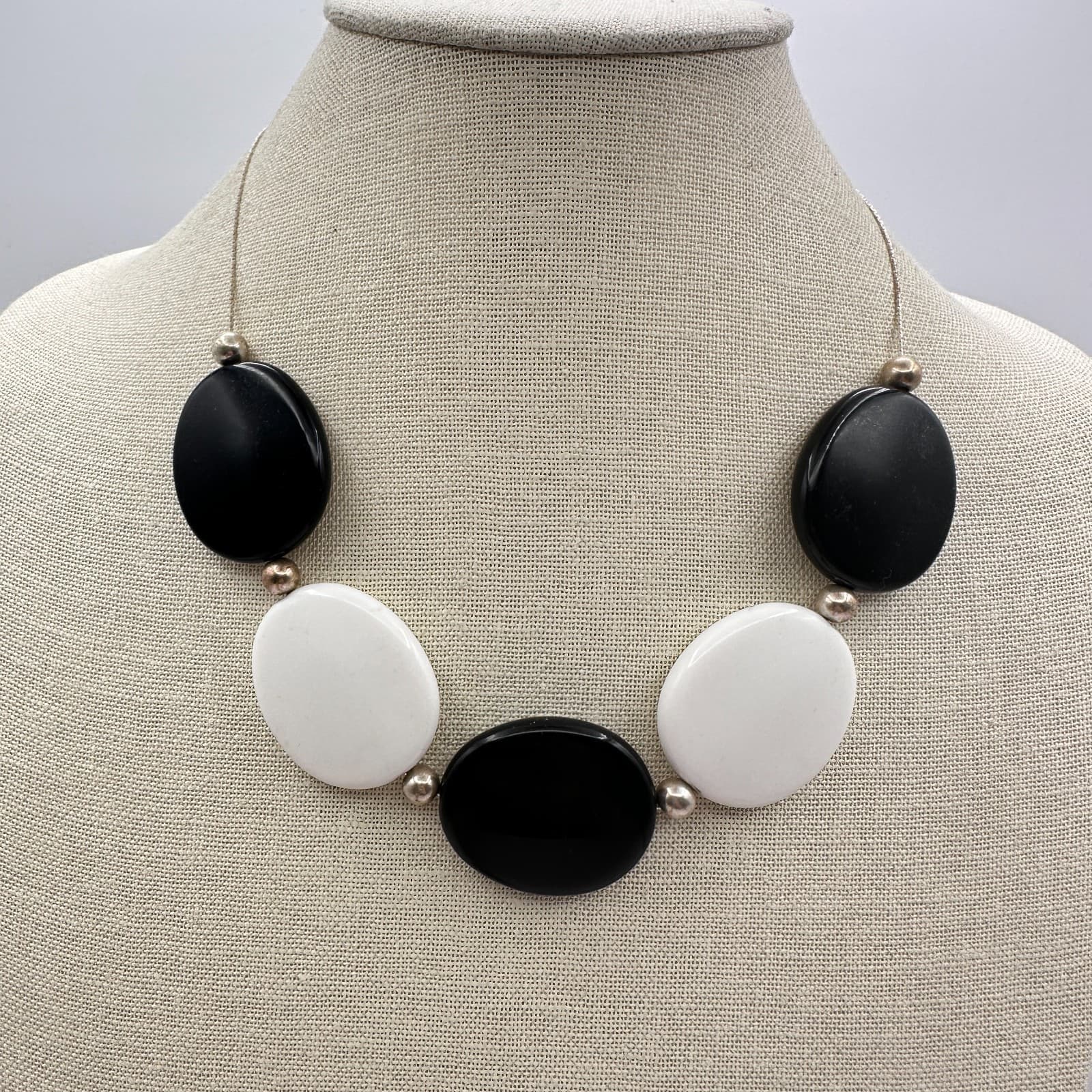 Vintage Y2K Black White Oval Beaded Necklace Silver Tone Statement Jewelry - Thumbnail 7