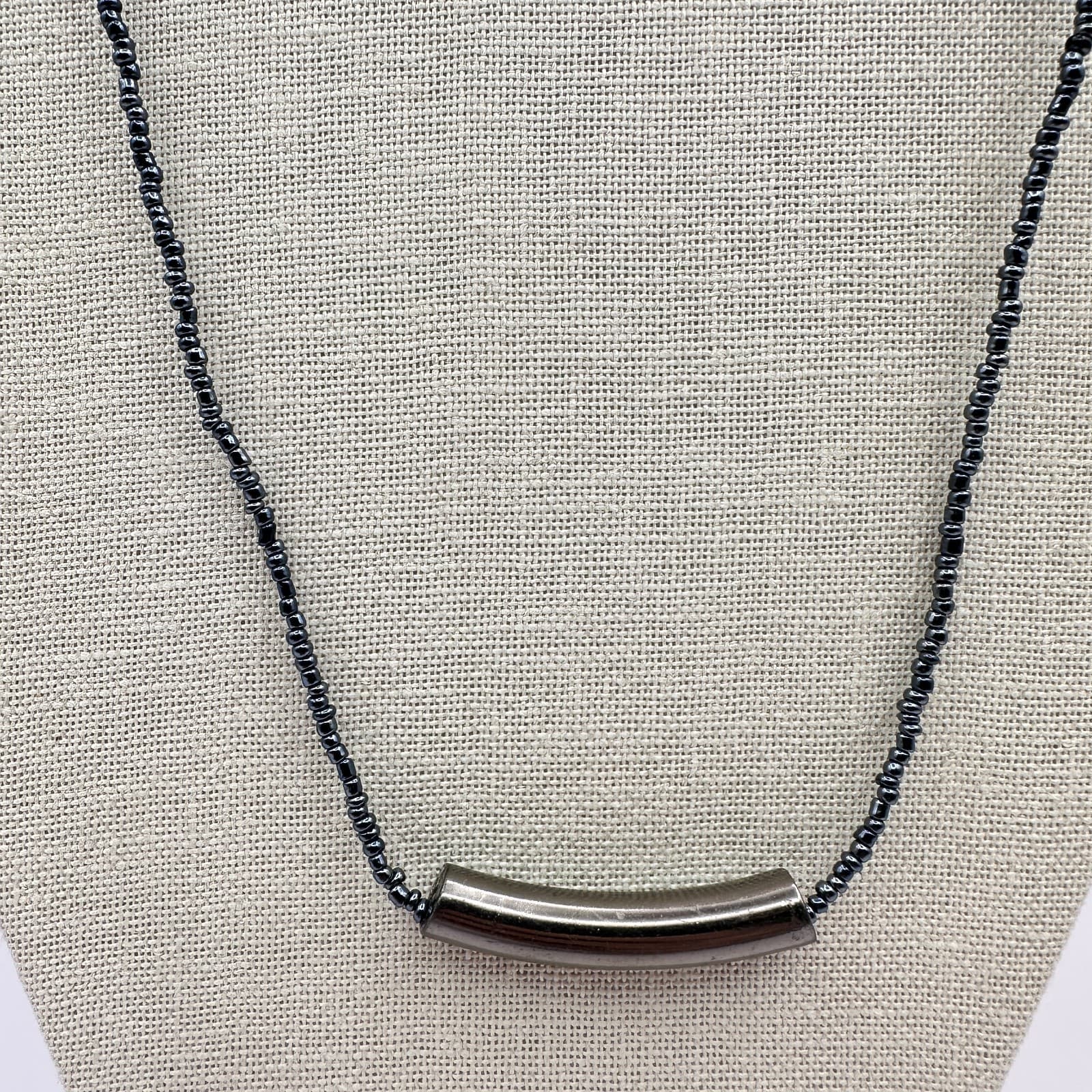 Vintage Y2K Silver-Tone Curved Tube Beaded Necklace Women's Classic Jewelry - Thumbnail 4