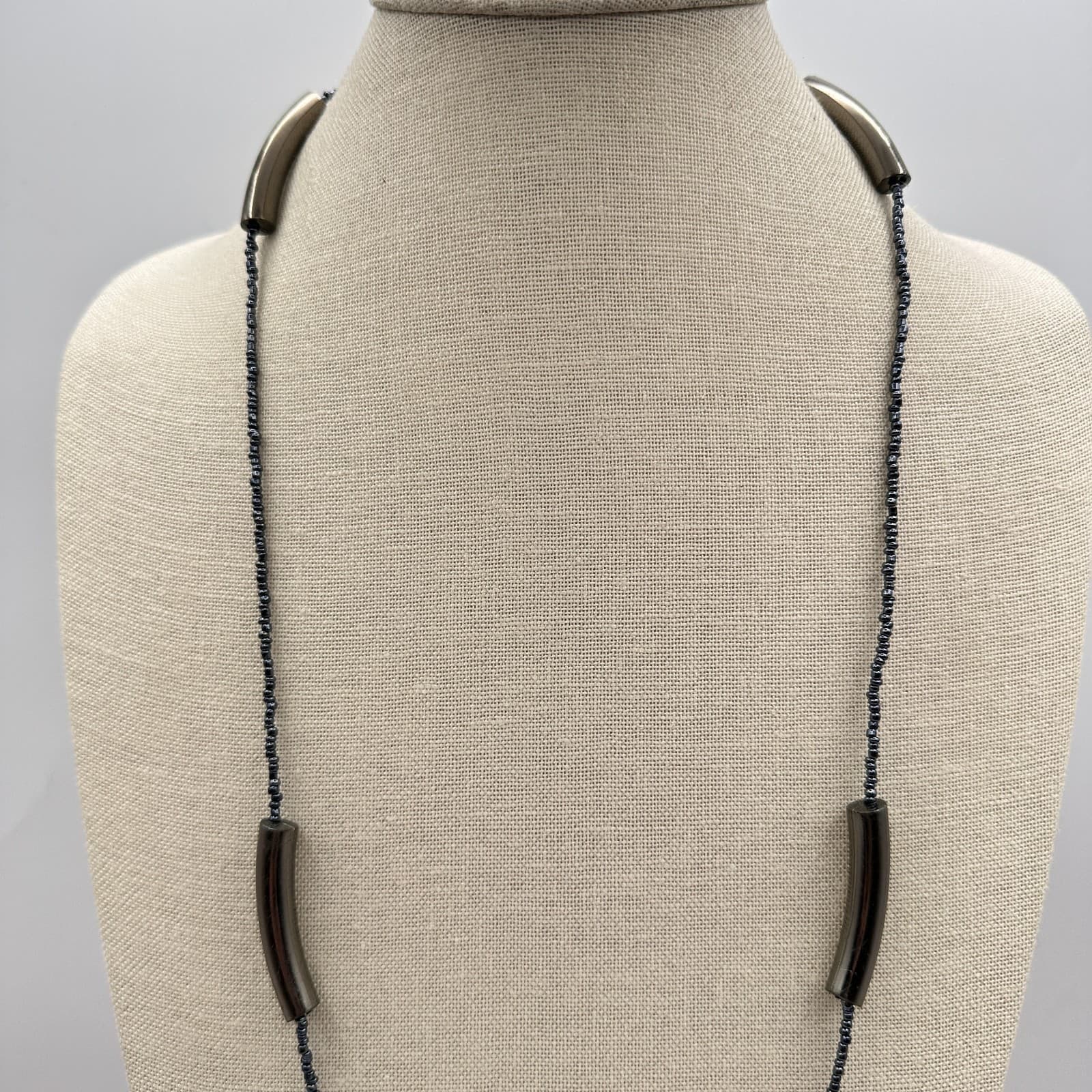 Vintage Y2K Silver-Tone Curved Tube Beaded Necklace Women's Classic Jewelry - Thumbnail 3
