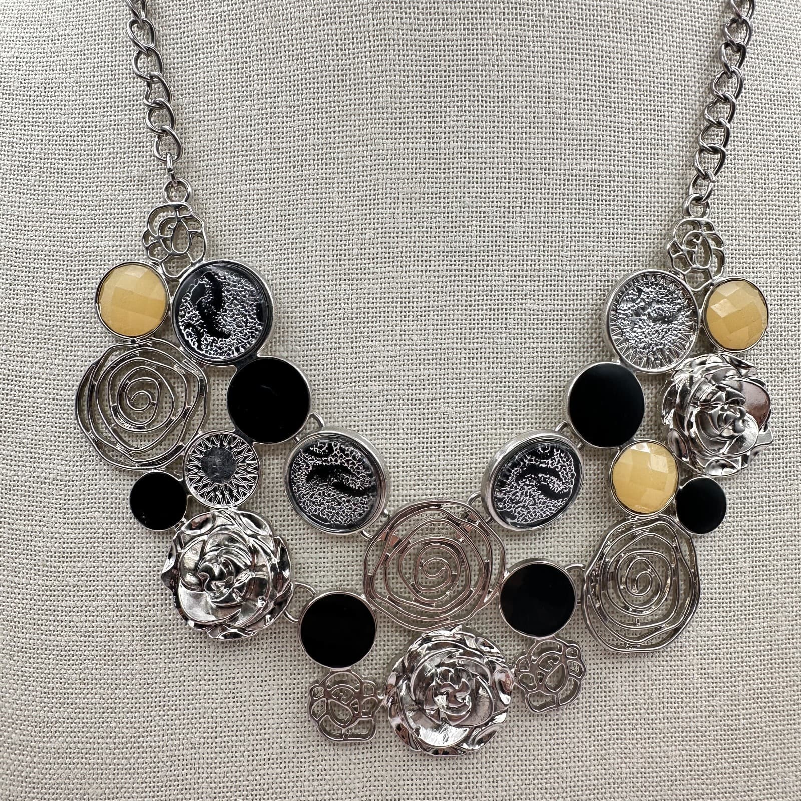 Vintage 90s Silver Tone Bib Necklace Floral Statement Women's Classic Jewelry - Thumbnail 3