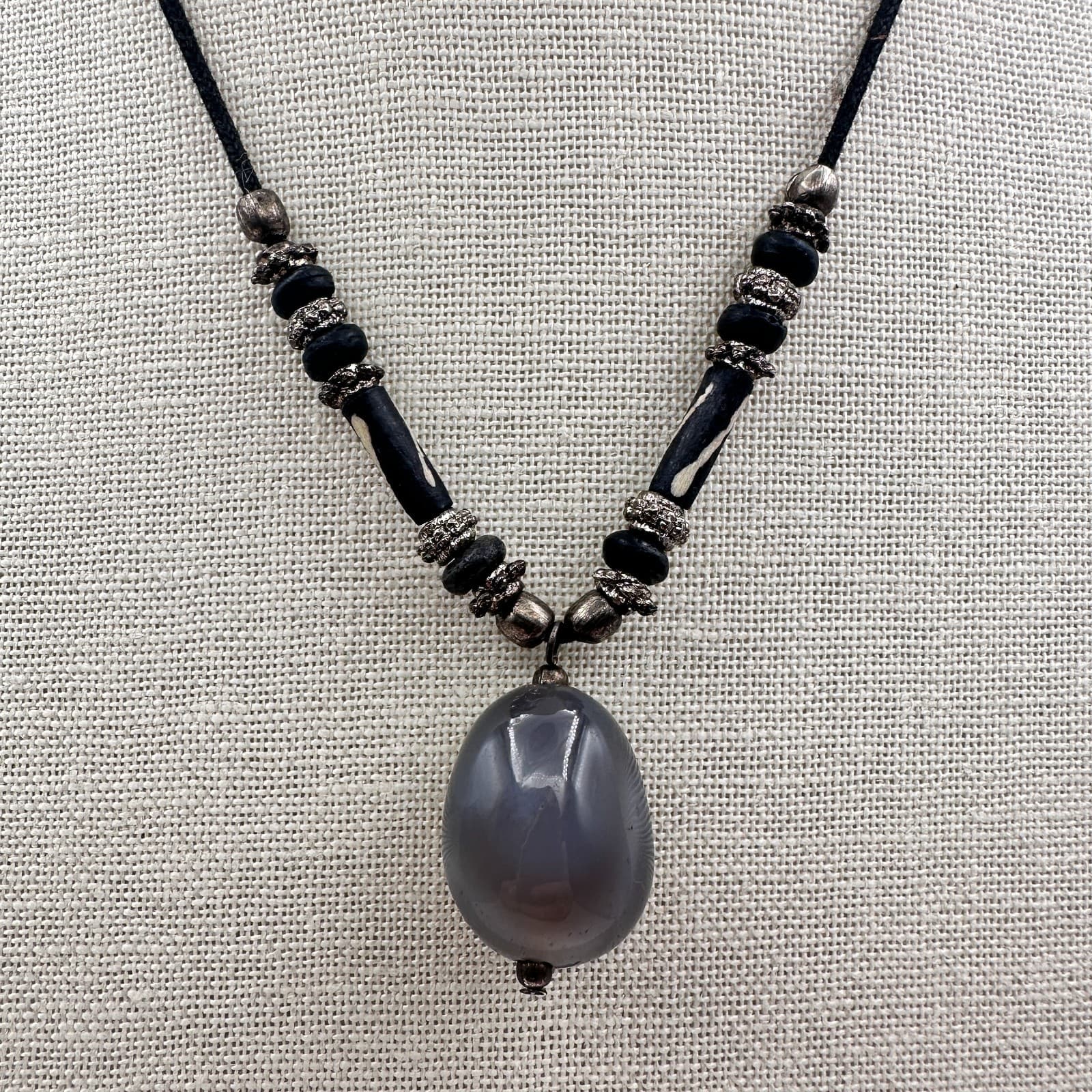 Vintage 90s Grey Agate Beaded Pendant Necklace Black Cord Statement Jewelry - Thumbnail 2
