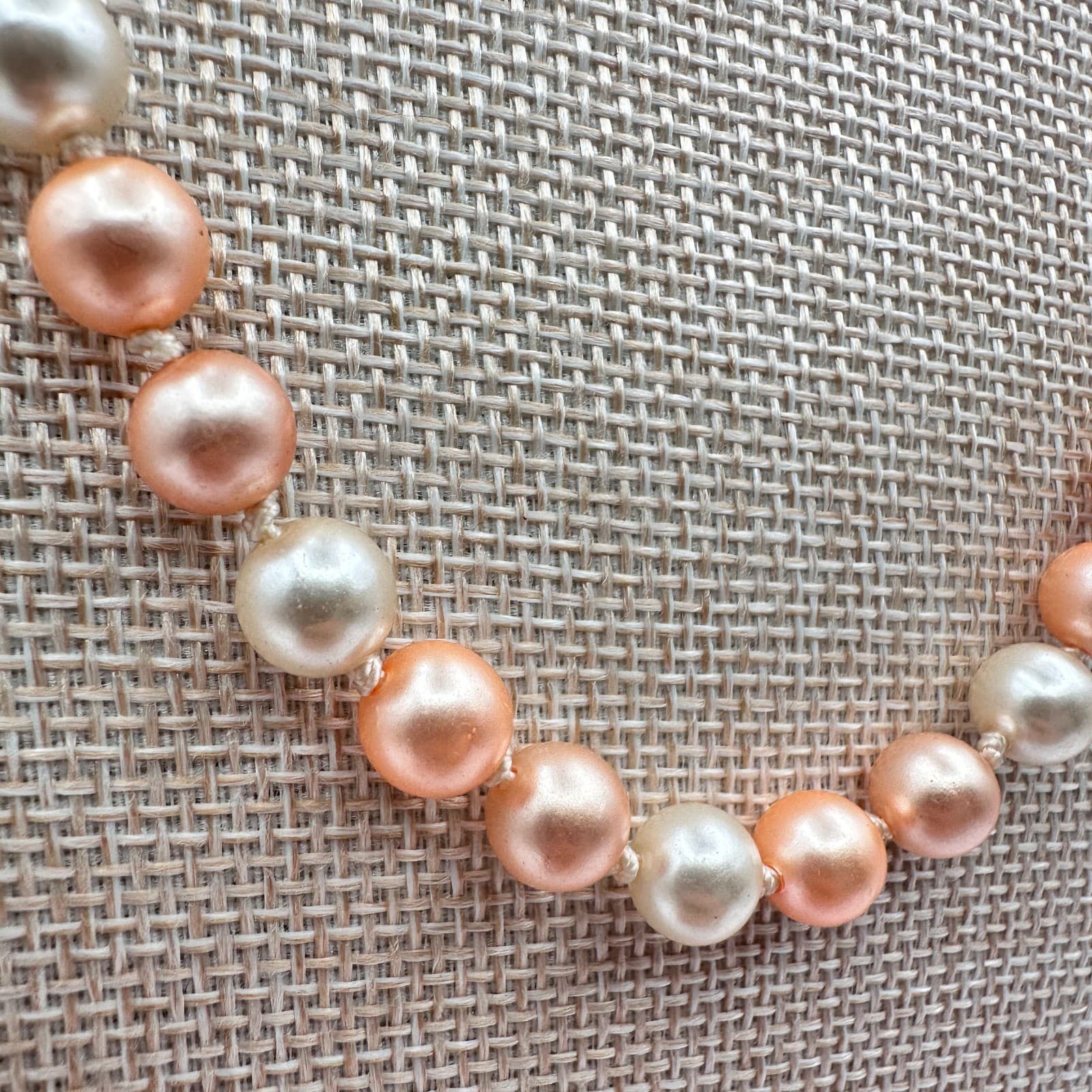 Vintage 90s Peach Cream Round Faux Pearl Beaded Necklace Women's Classic Jewelry - Thumbnail 3