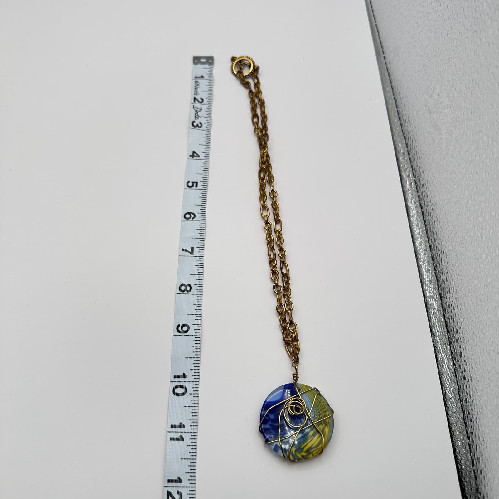 Vintage 90s Gold Tone Wire Wrapped Resin Pendant Necklace Women's Jewelry - Thumbnail 6