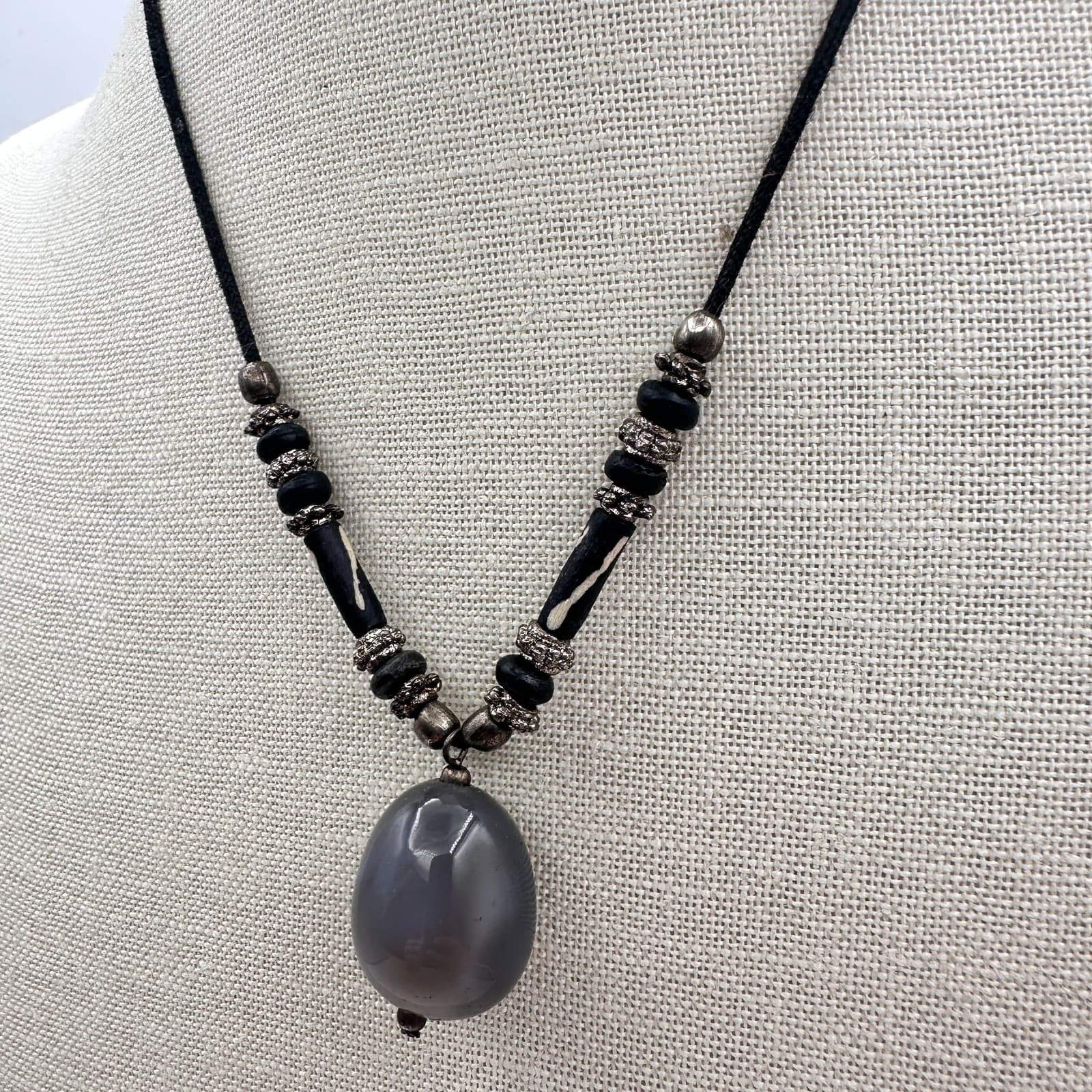 Vintage 90s Grey Agate Beaded Pendant Necklace Black Cord Statement Jewelry - Thumbnail 6