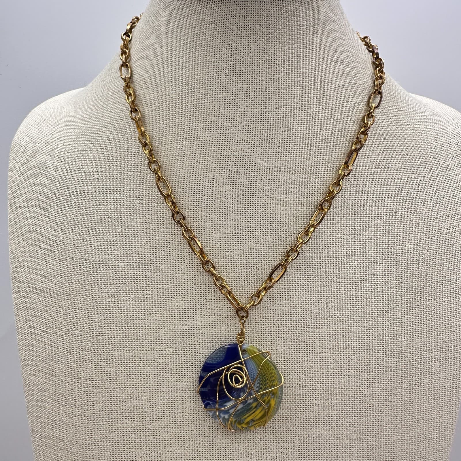 Vintage 90s Gold Tone Wire Wrapped Resin Pendant Necklace Women's Jewelry - Thumbnail 5