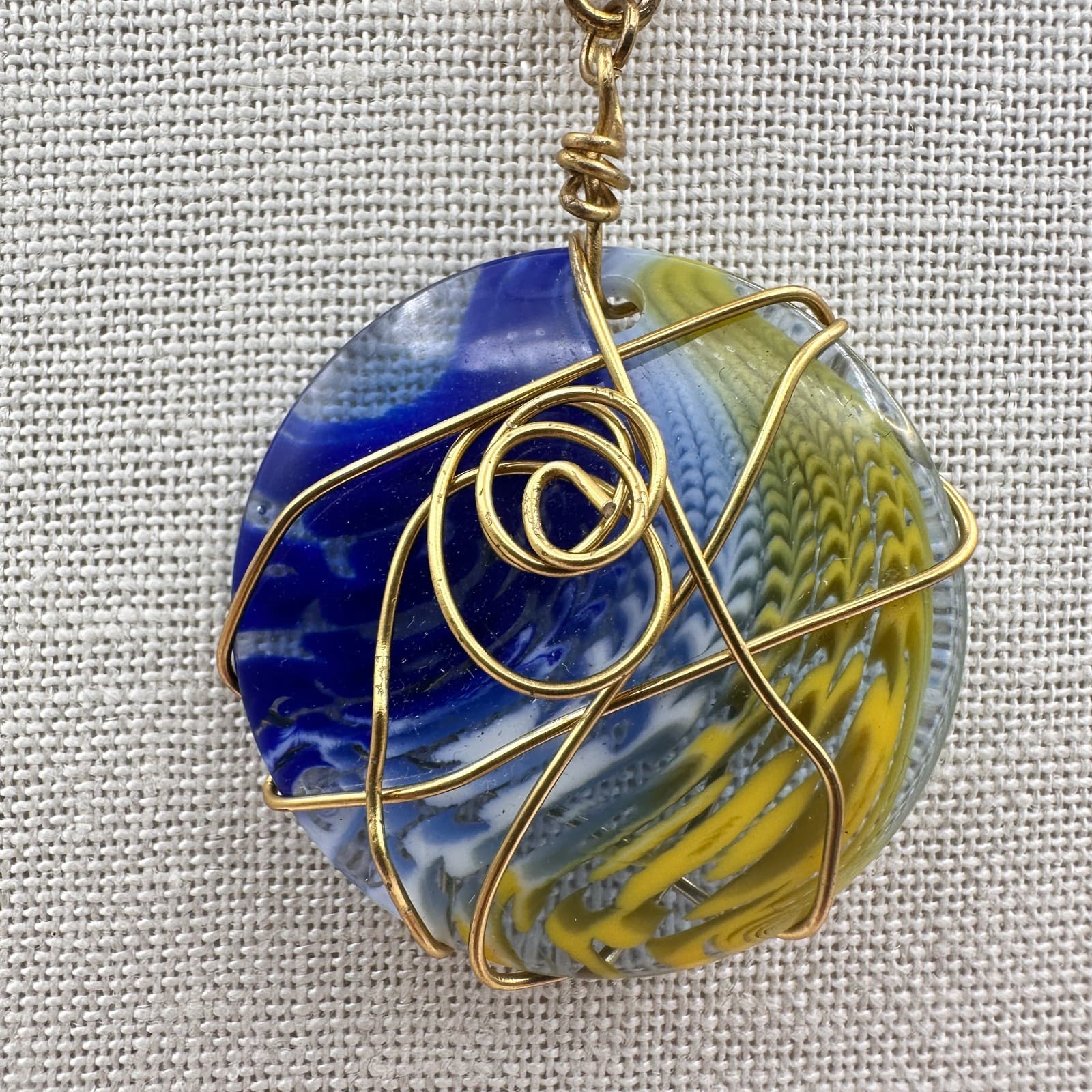 Vintage 90s Gold Tone Wire Wrapped Resin Pendant Necklace Women's Jewelry - Thumbnail 3