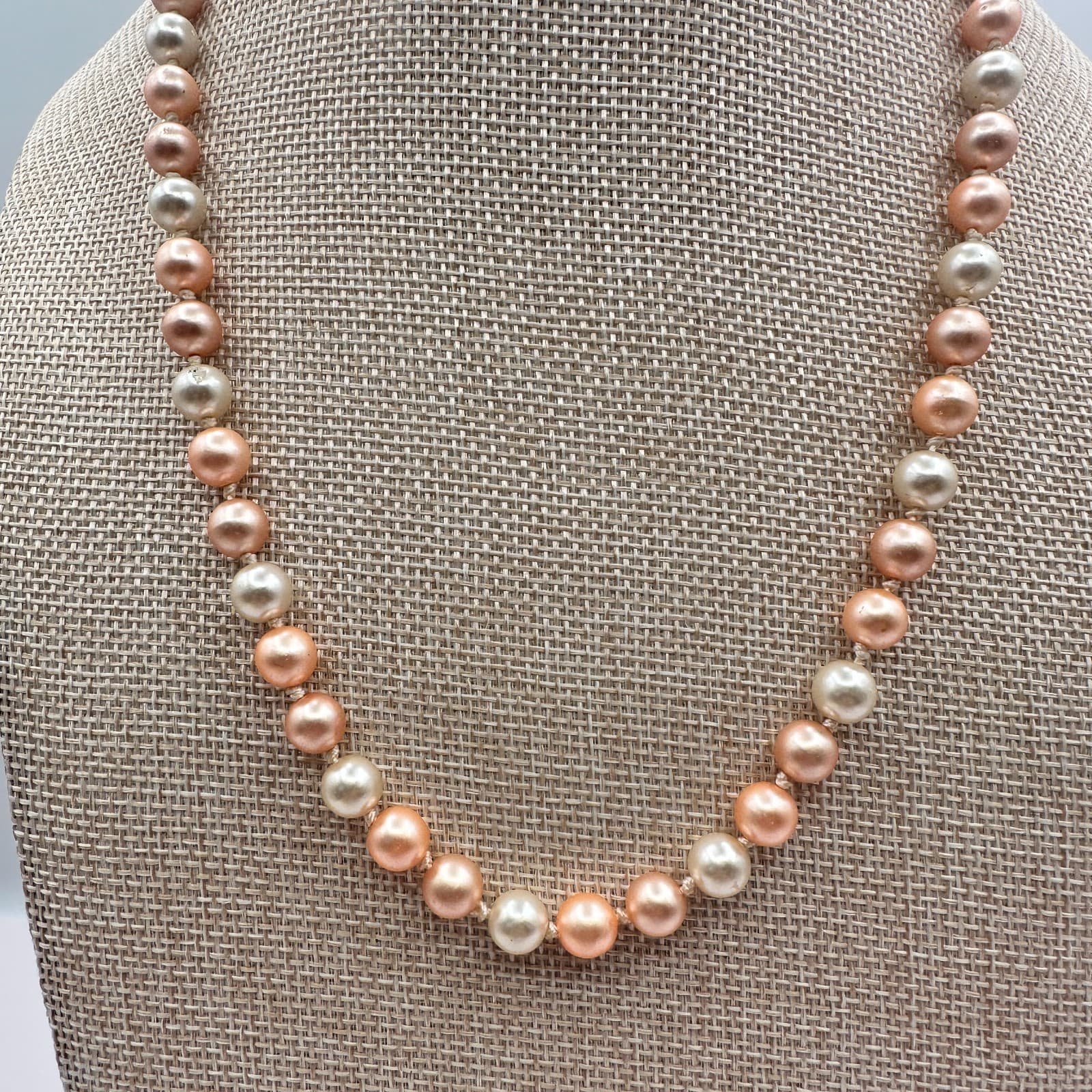 Vintage 90s Peach Cream Round Faux Pearl Beaded Necklace Women's Classic Jewelry - Thumbnail 2