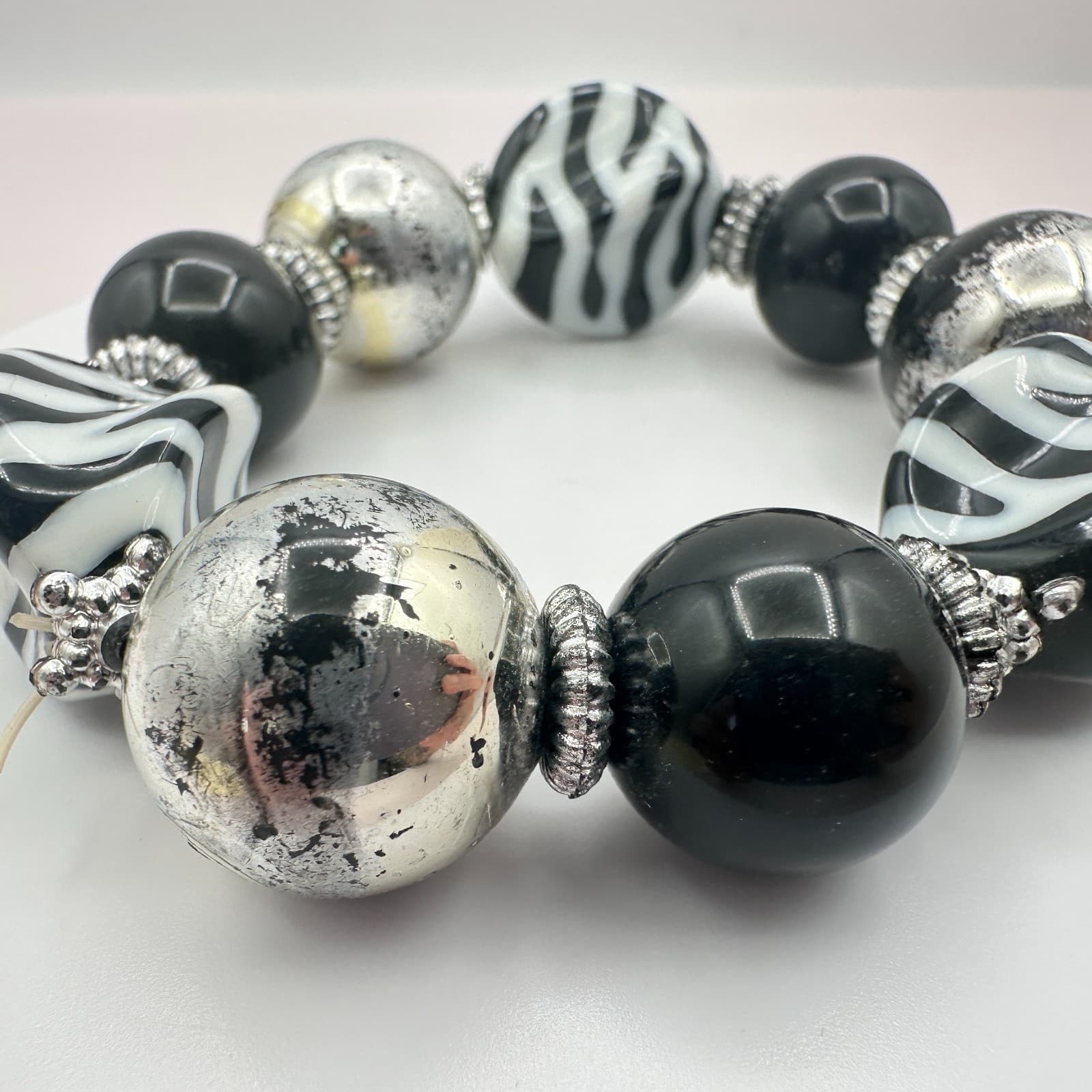 Vintage 90s Zebra Striped Black Glass Bead Chunky Stretch Bracelet Jewelry - Thumbnail 3