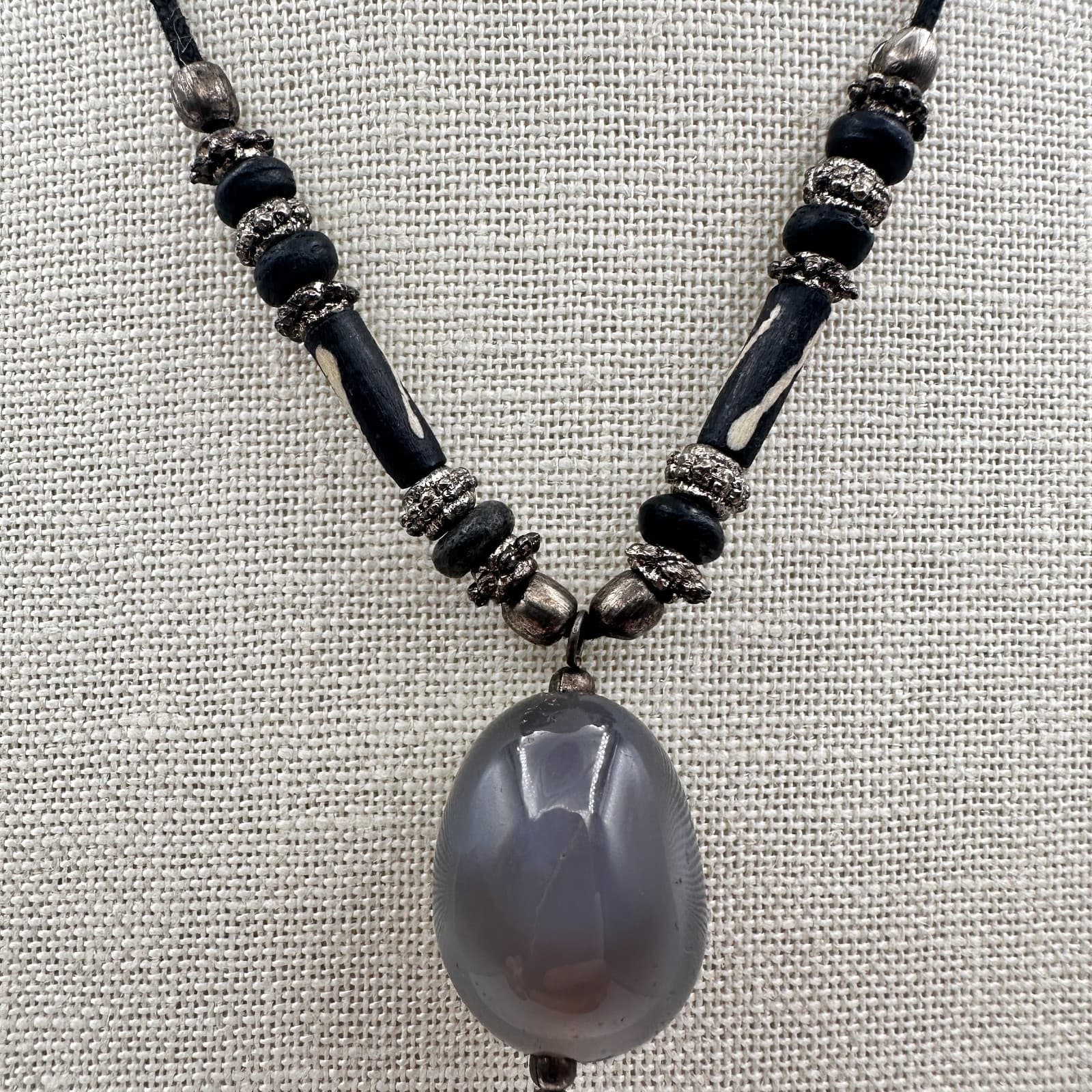 Vintage 90s Grey Agate Beaded Pendant Necklace Black Cord Statement Jewelry - Thumbnail 3