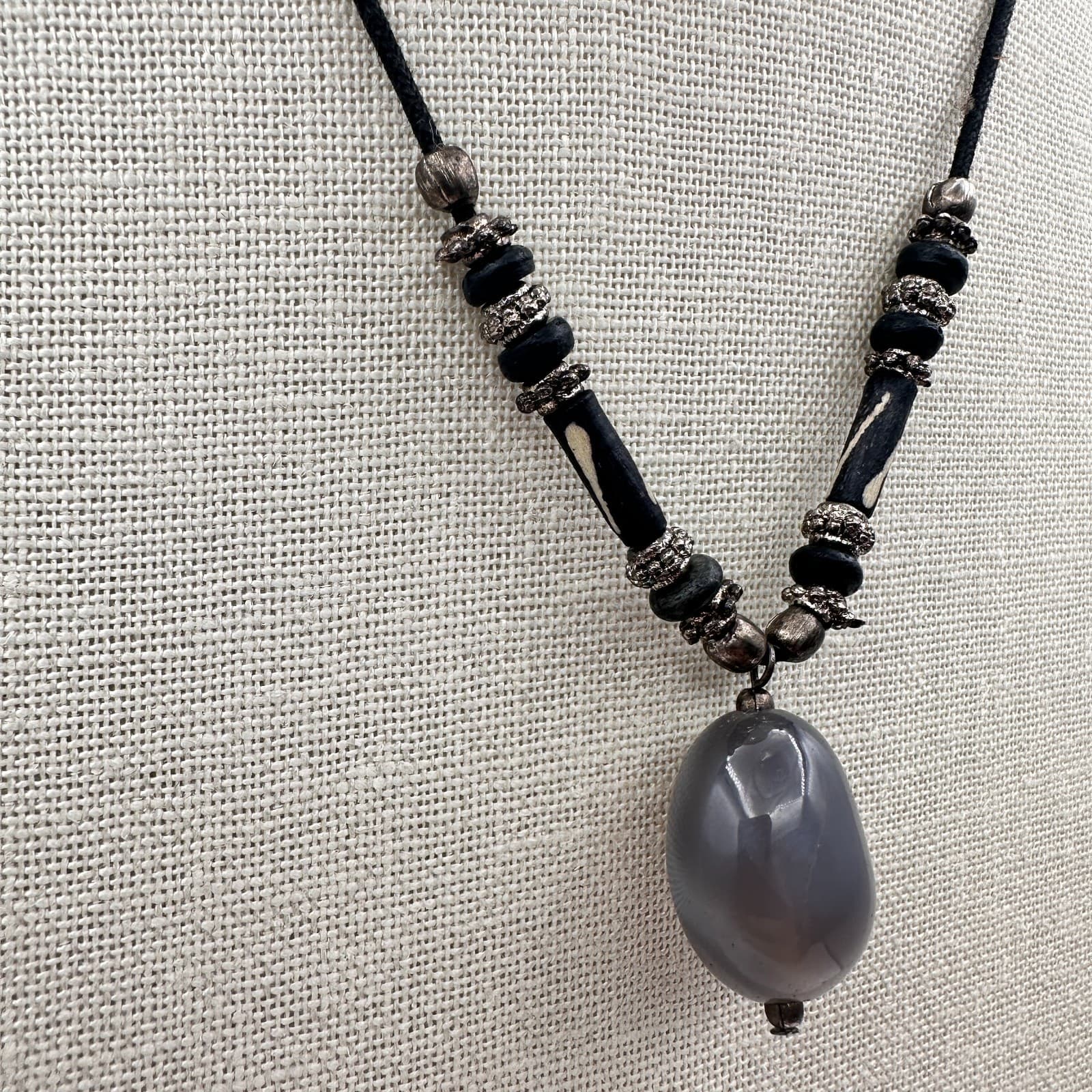 Vintage 90s Grey Agate Beaded Pendant Necklace Black Cord Statement Jewelry - Thumbnail 4
