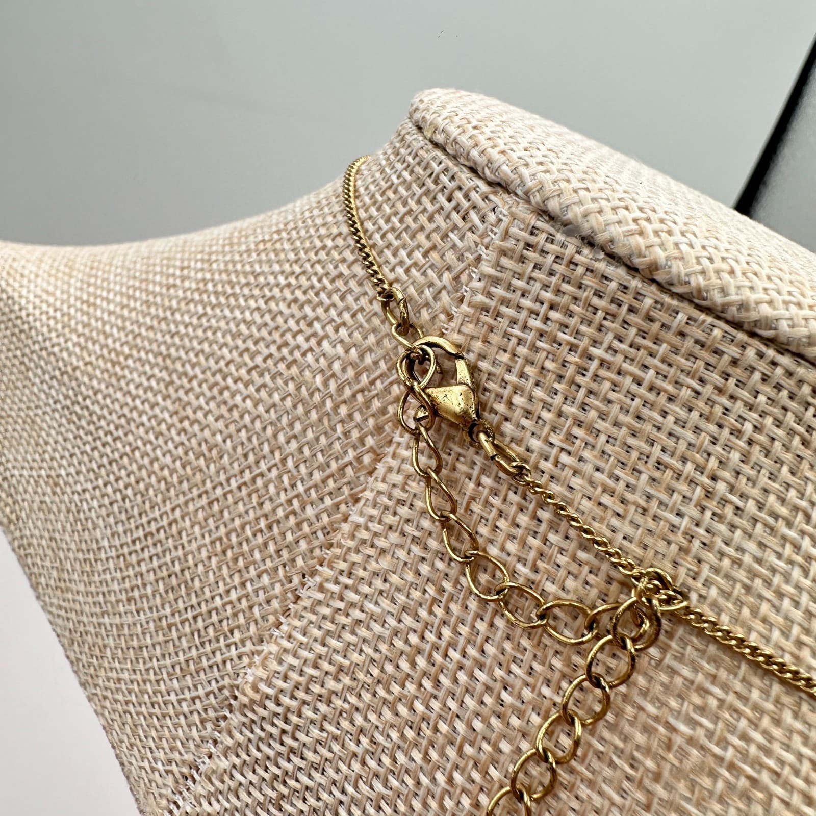 Vintage 90s Gold Tone Hoop Charm Necklace Brown Agate Stone Glass Pearl Jewelry - Thumbnail 7