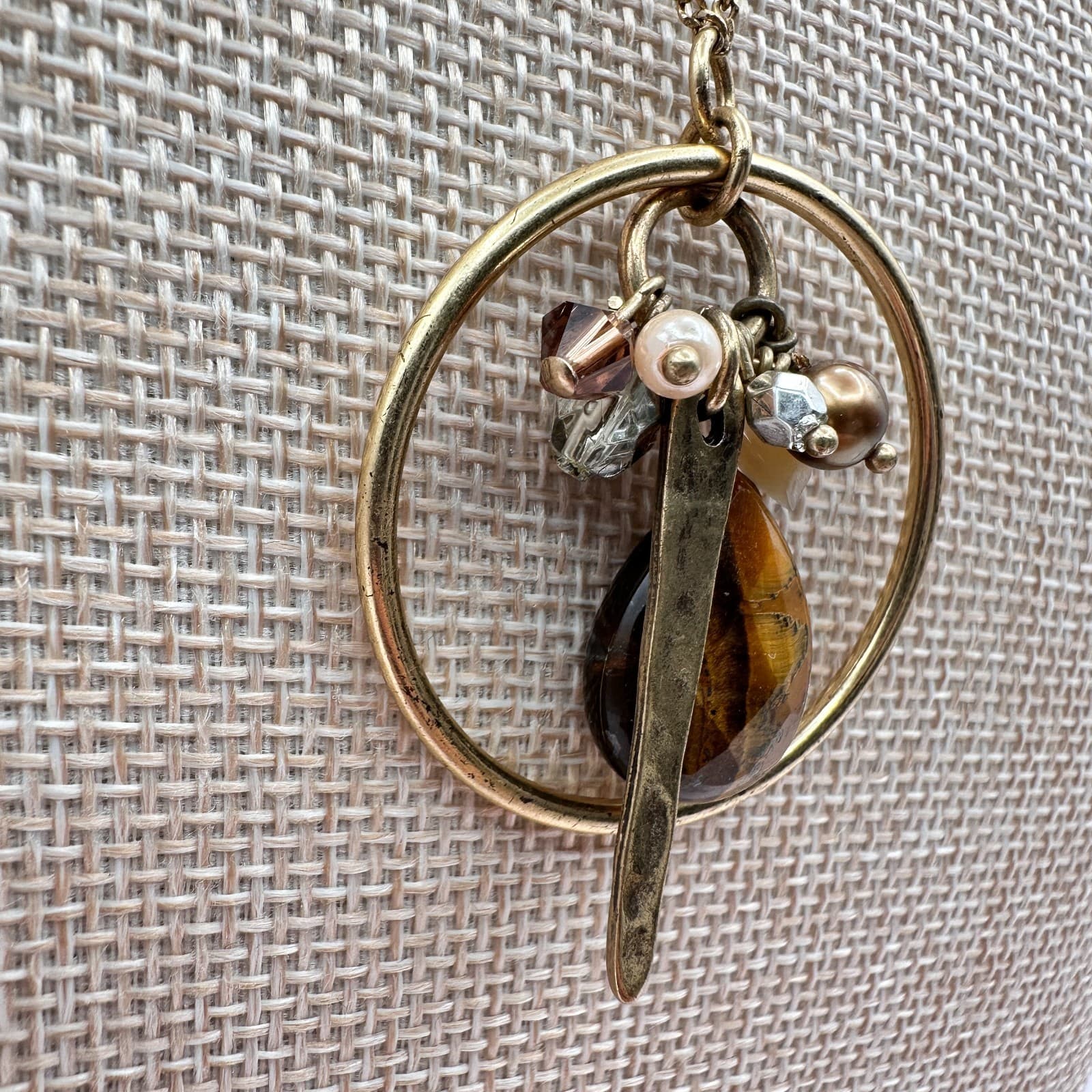 Vintage 90s Gold Tone Hoop Charm Necklace Brown Agate Stone Glass Pearl Jewelry - Thumbnail 4