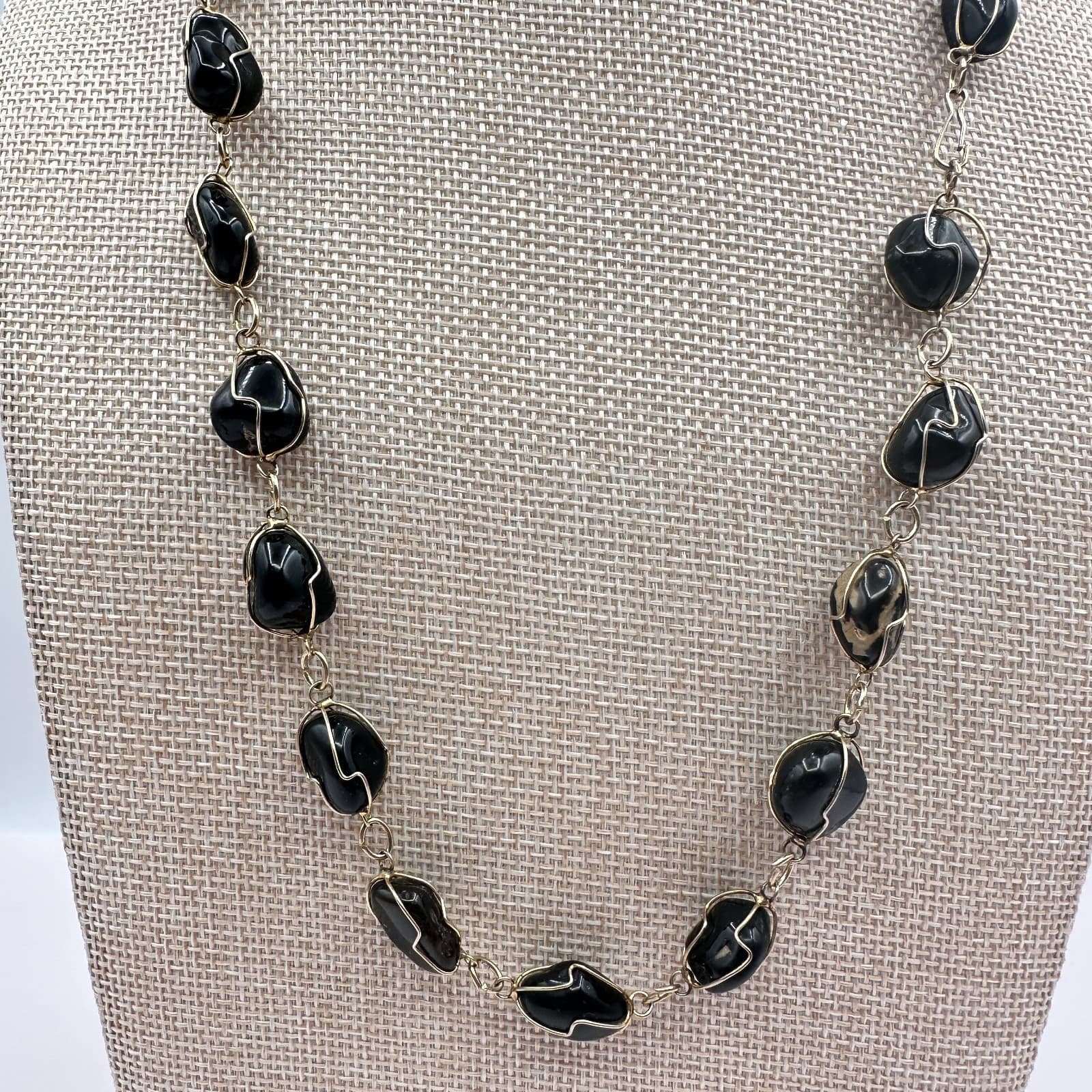 Vintage Y2K Gold Tone Black Stone Wire Wrapped Necklace Women's Classic Jewelry - Thumbnail 2