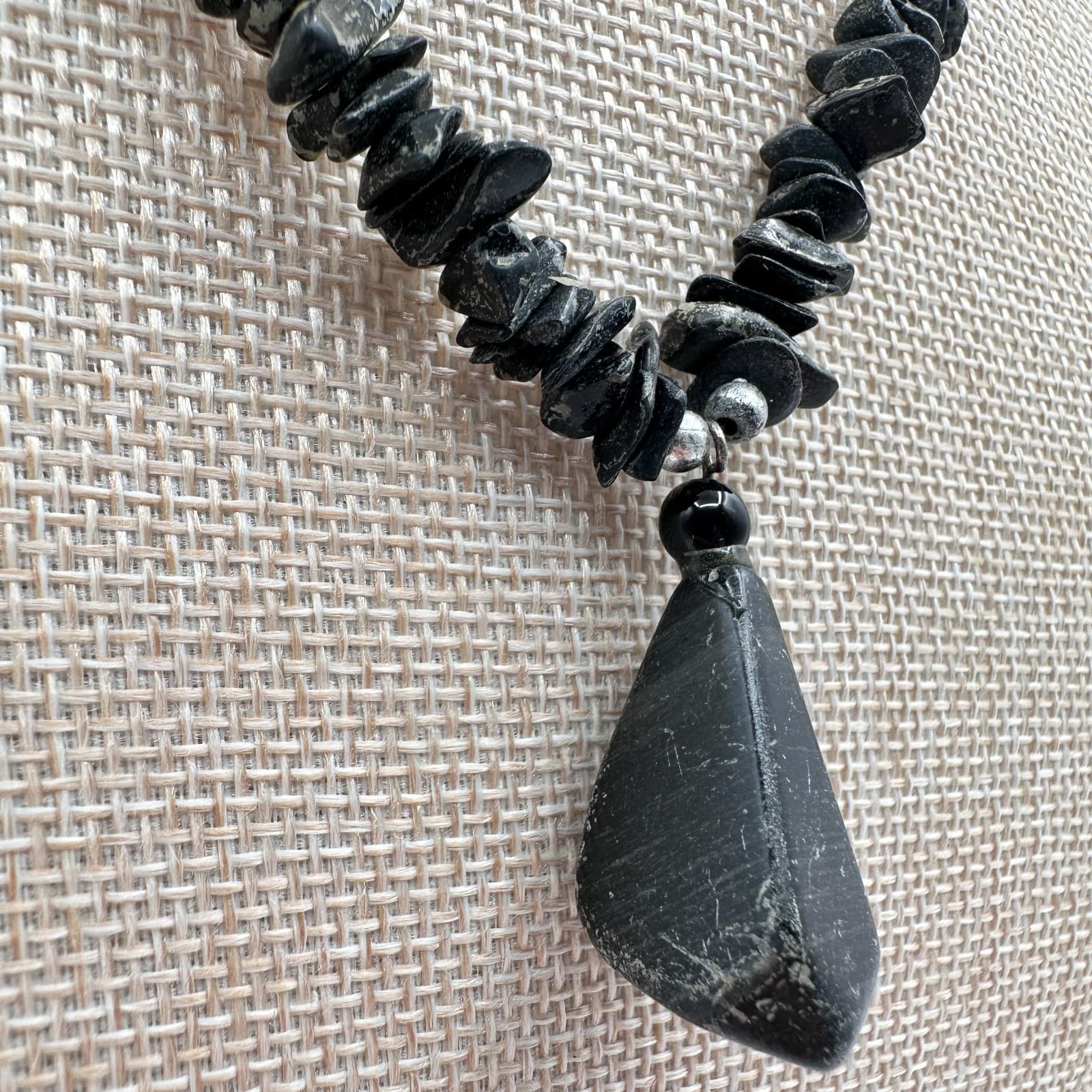 Vintage 80s Black Stone Chip Beaded Teardrop Pendant Necklace Statement Jewelry - Thumbnail 3