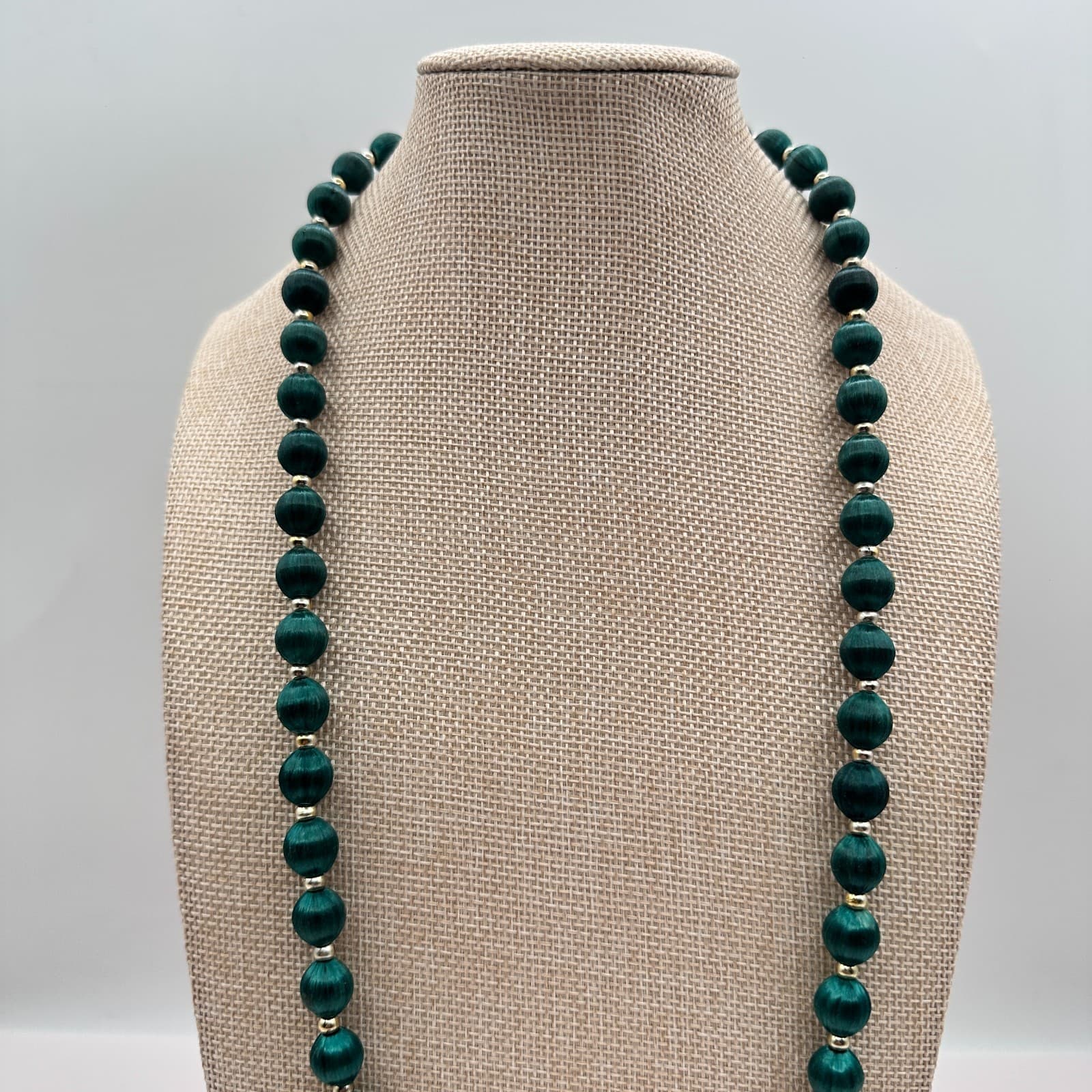 Vintage 80s 90s Beaded Necklace Woven Green And Gold Tone Bead Jewelry - Thumbnail 2