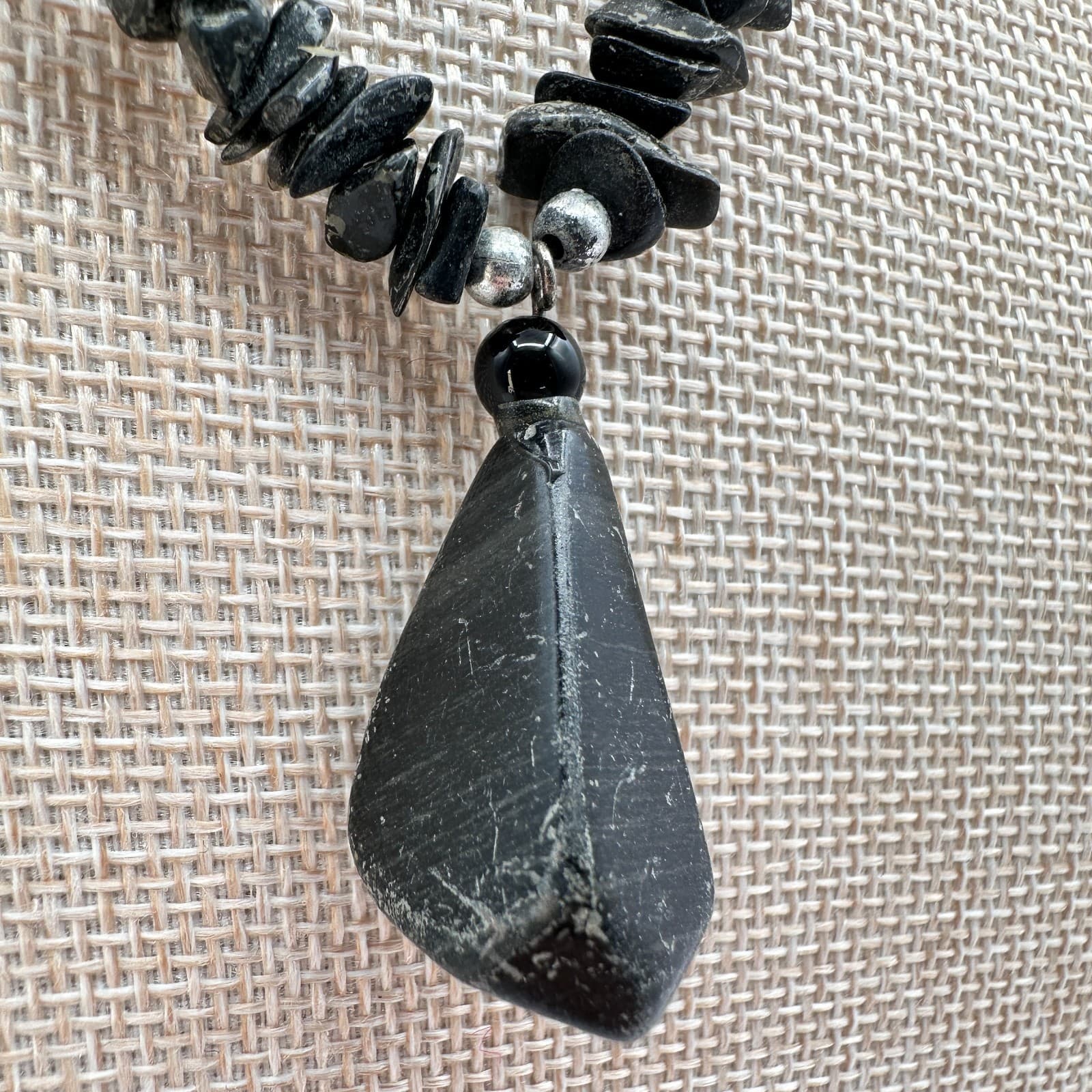 Vintage 80s Black Stone Chip Beaded Teardrop Pendant Necklace Statement Jewelry - Thumbnail 7