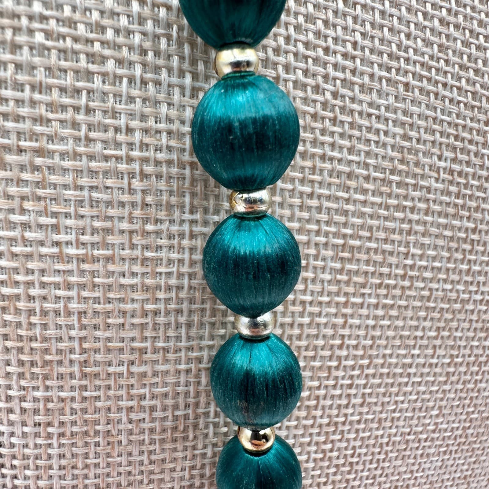 Vintage 80s 90s Beaded Necklace Woven Green And Gold Tone Bead Jewelry - Thumbnail 3