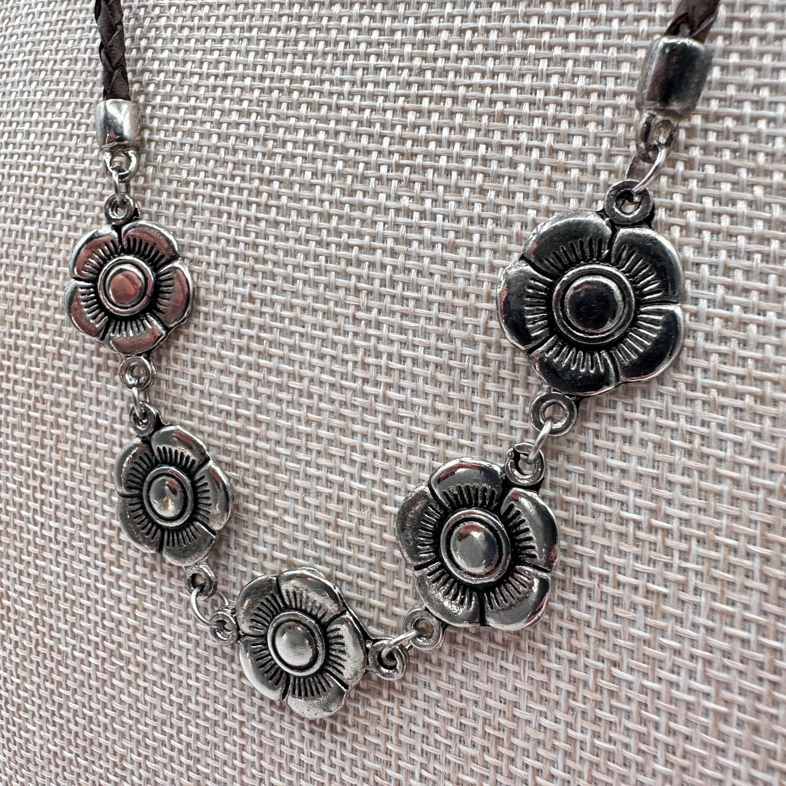 Vintage Y2K Floral Silver Tone Brown Braided Leather Cord Bib Necklace Jewelry - Thumbnail 5